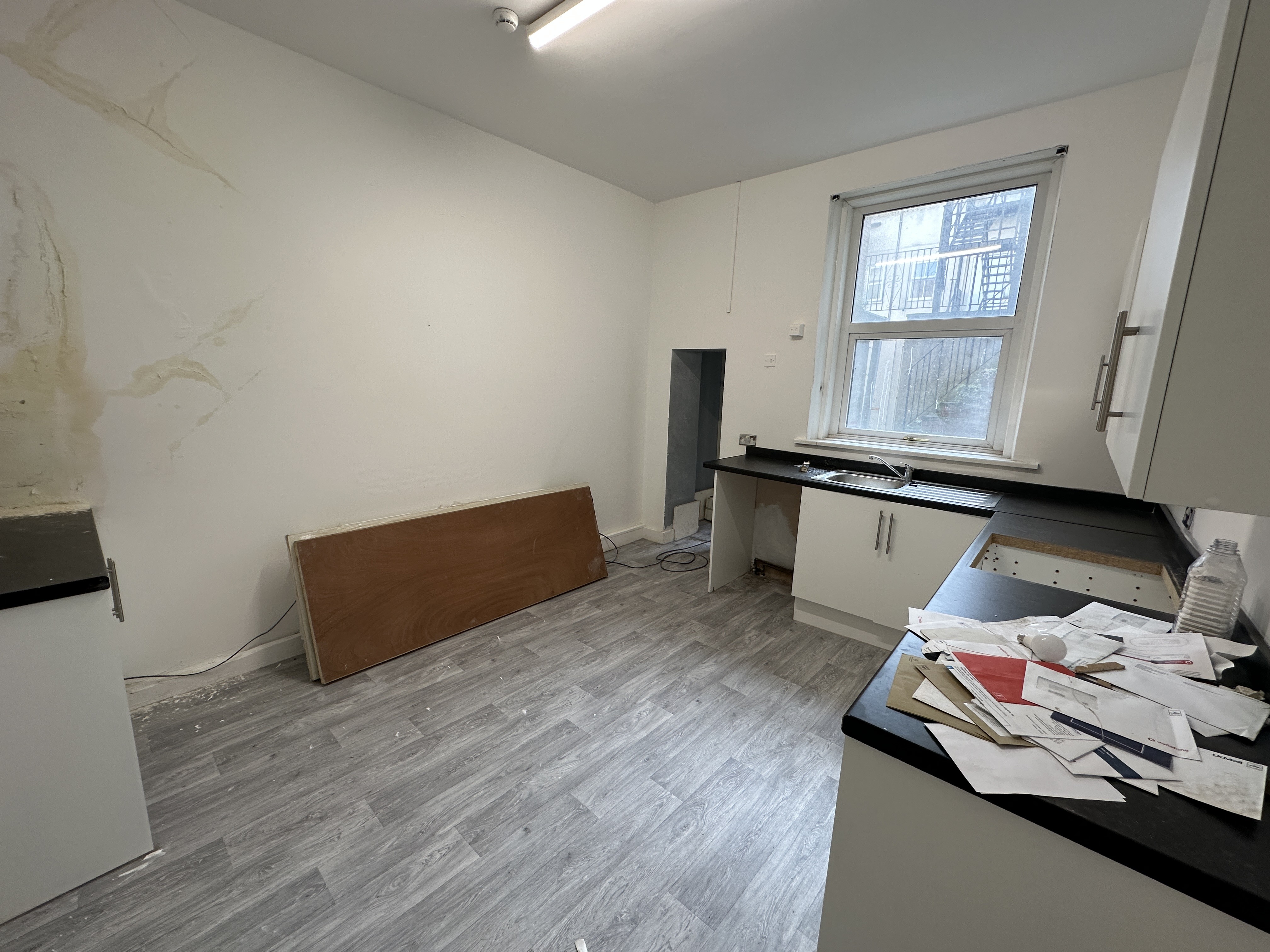 VACANT - Freehold Mid Terrace House
