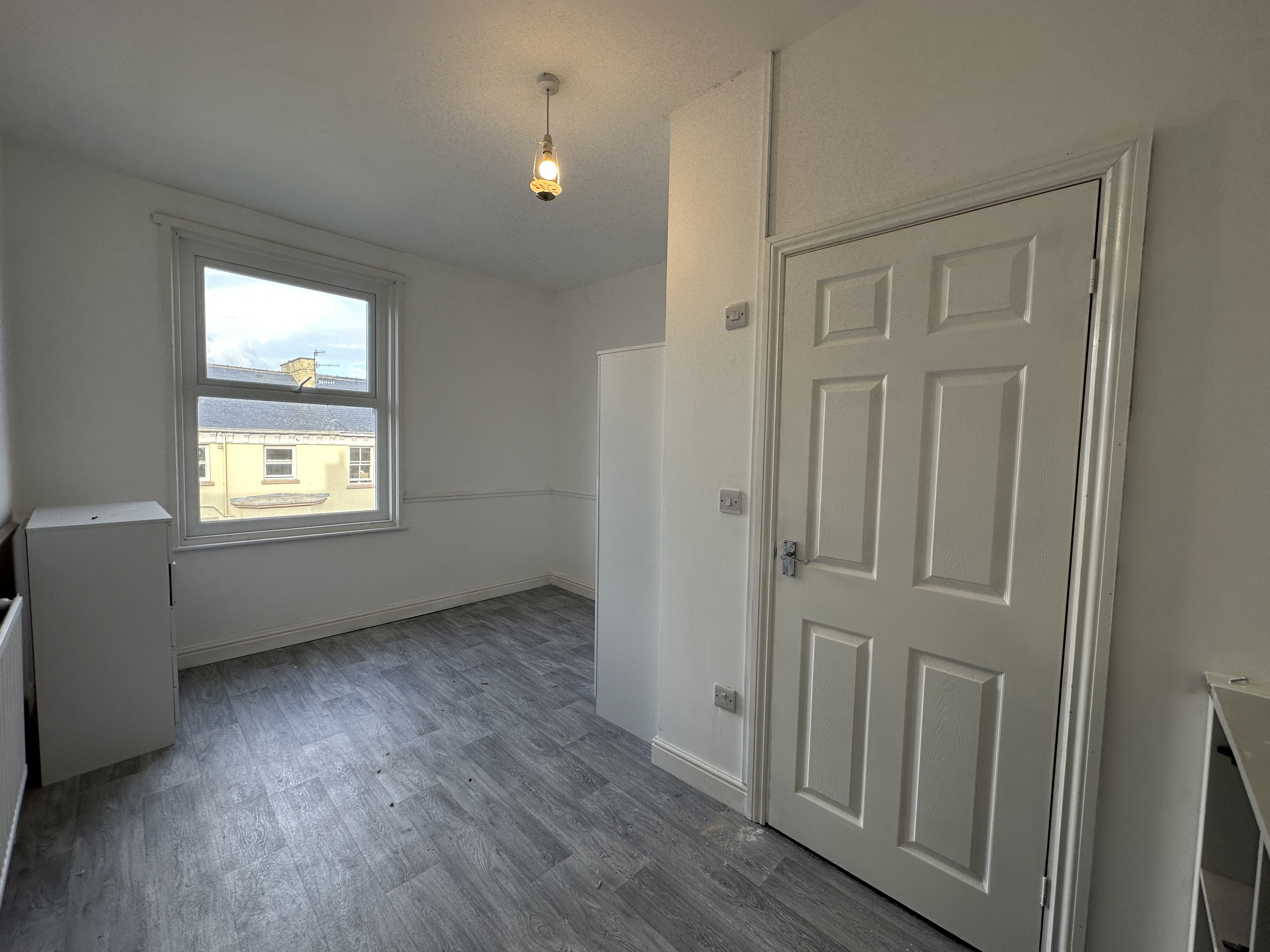VACANT - Freehold Mid Terrace House