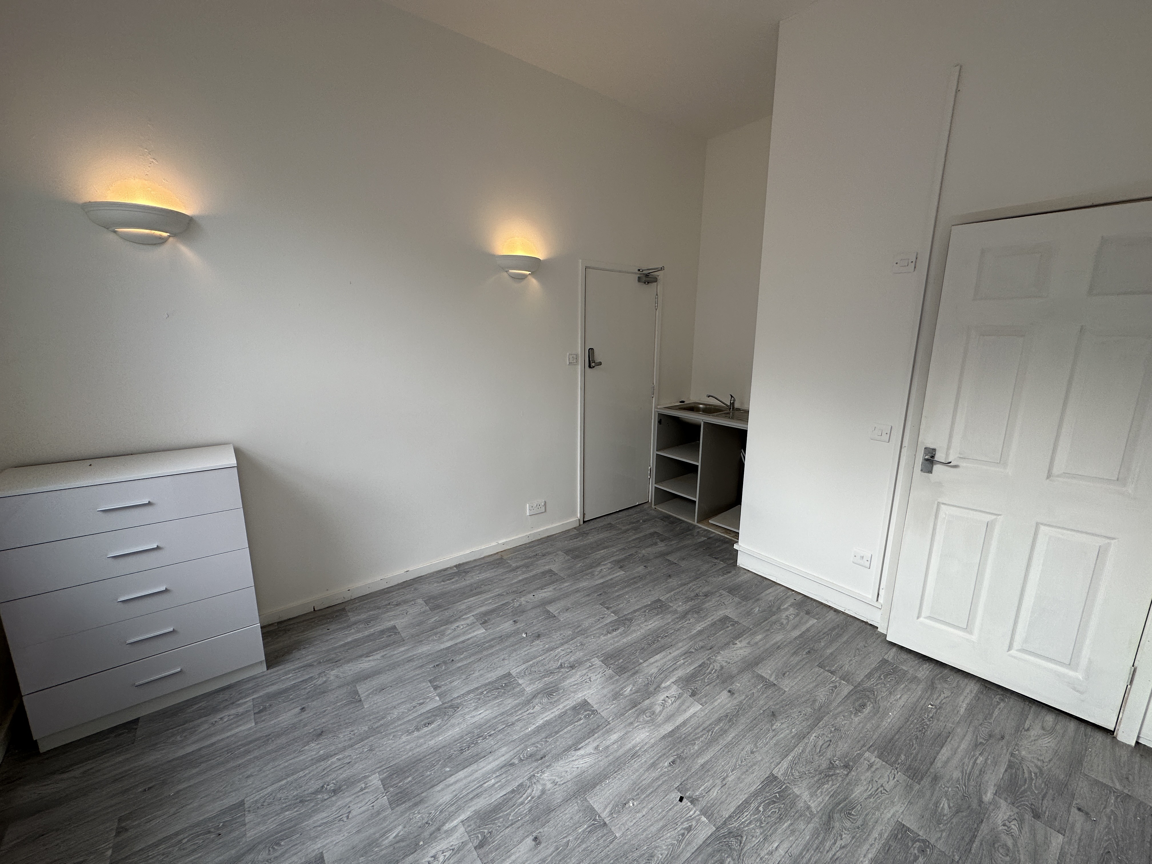 VACANT - Freehold Mid Terrace House