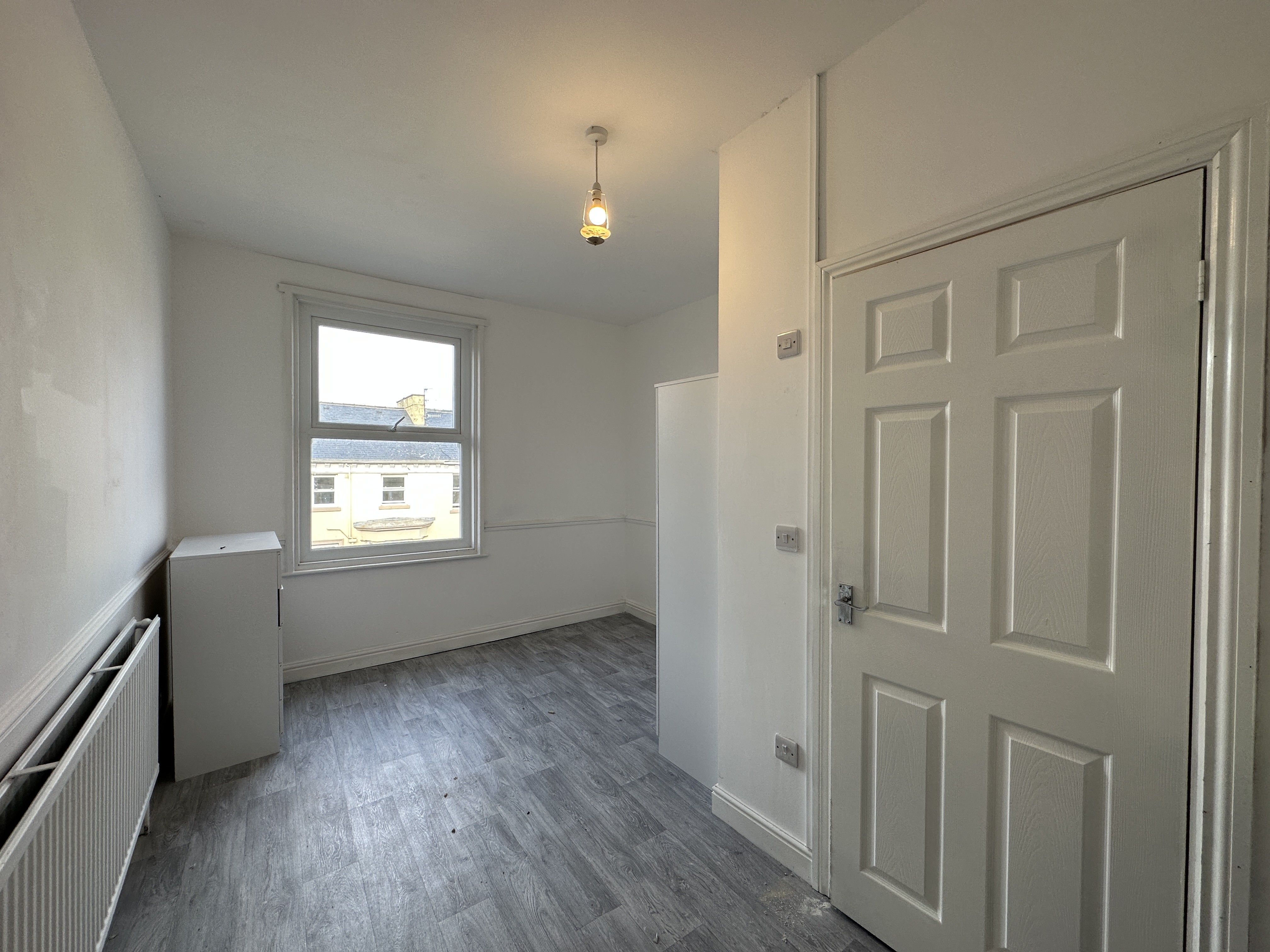 VACANT - Freehold Mid Terrace House