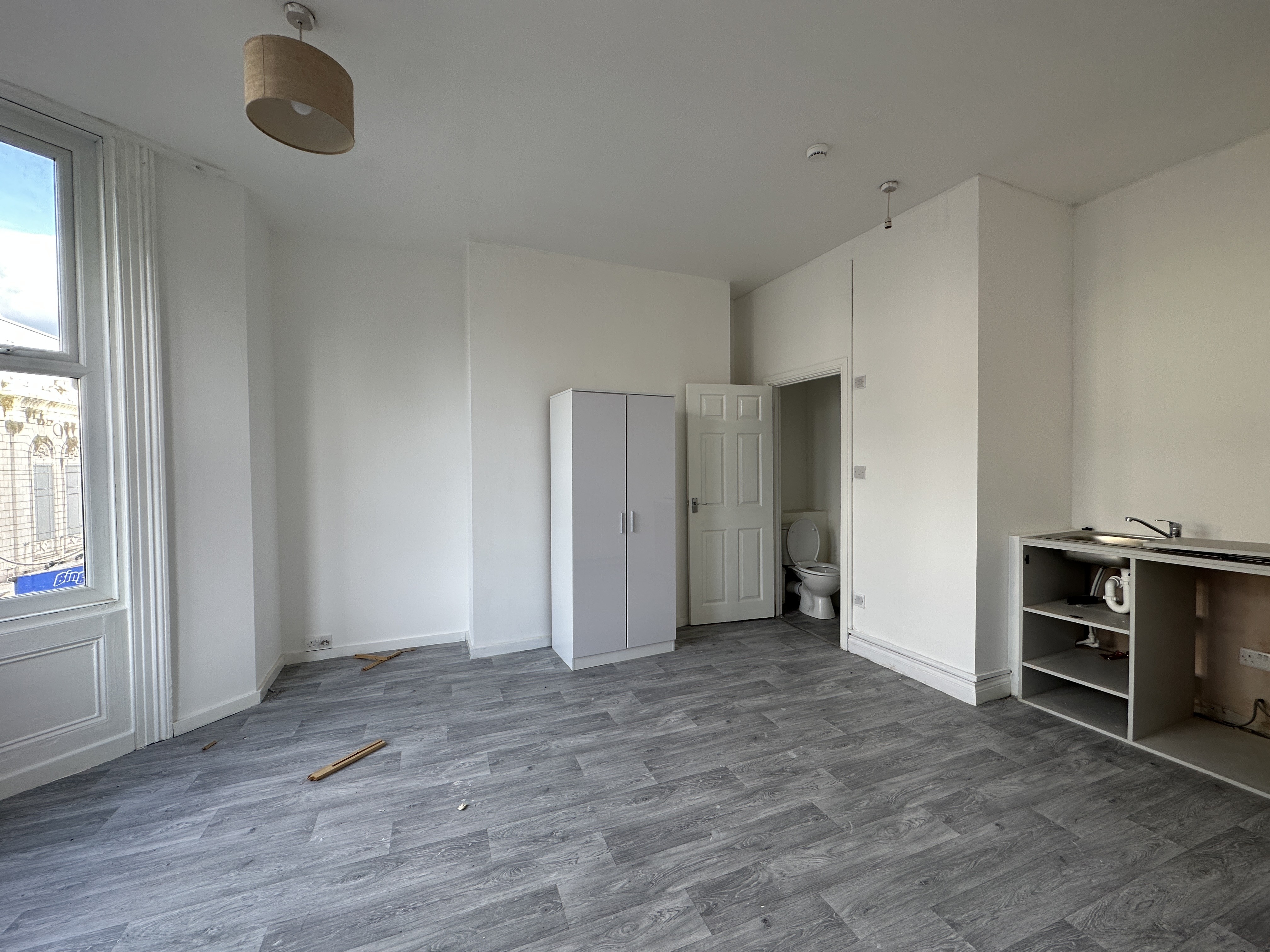 VACANT - Freehold Mid Terrace House