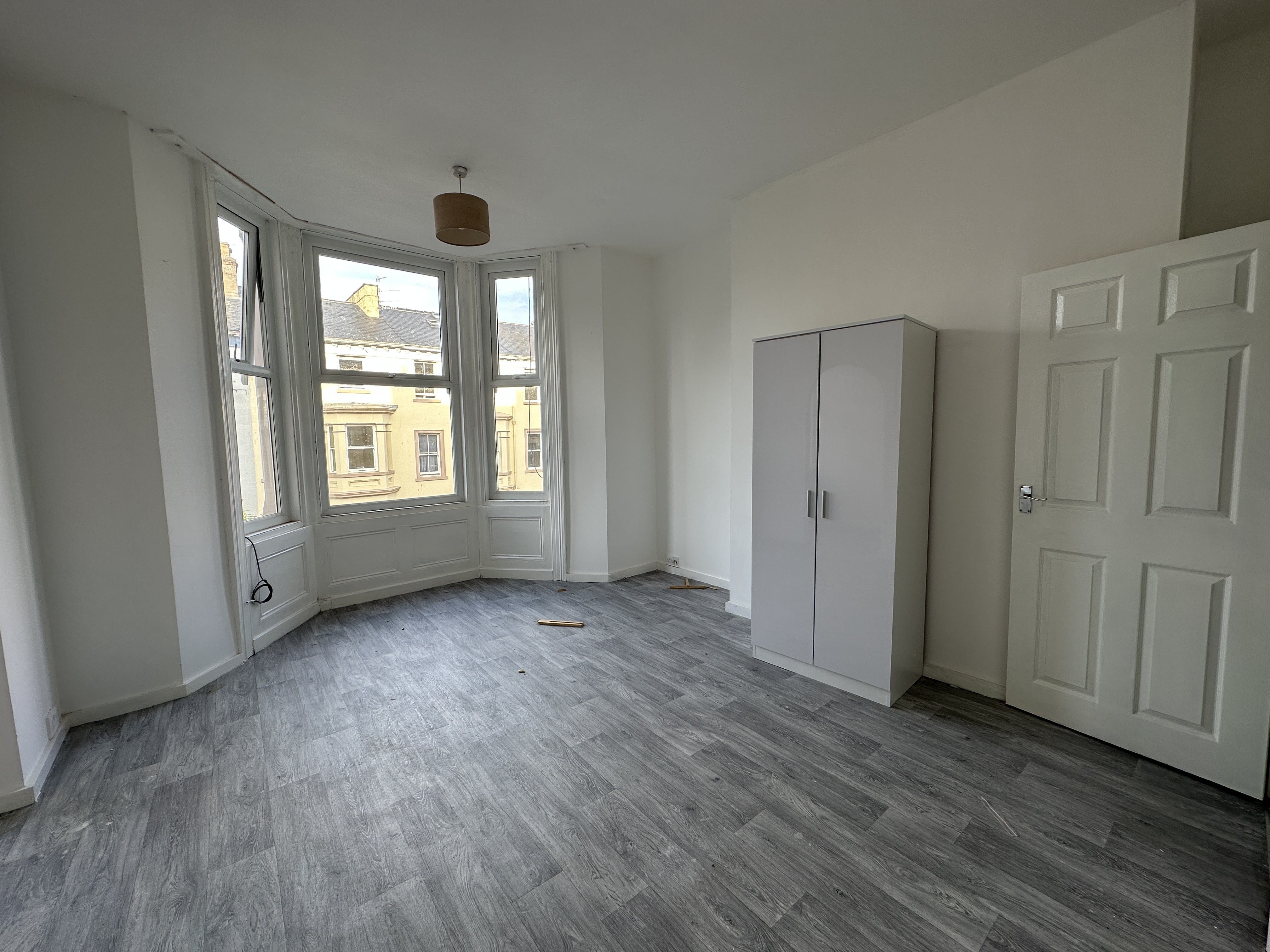 VACANT - Freehold Mid Terrace House