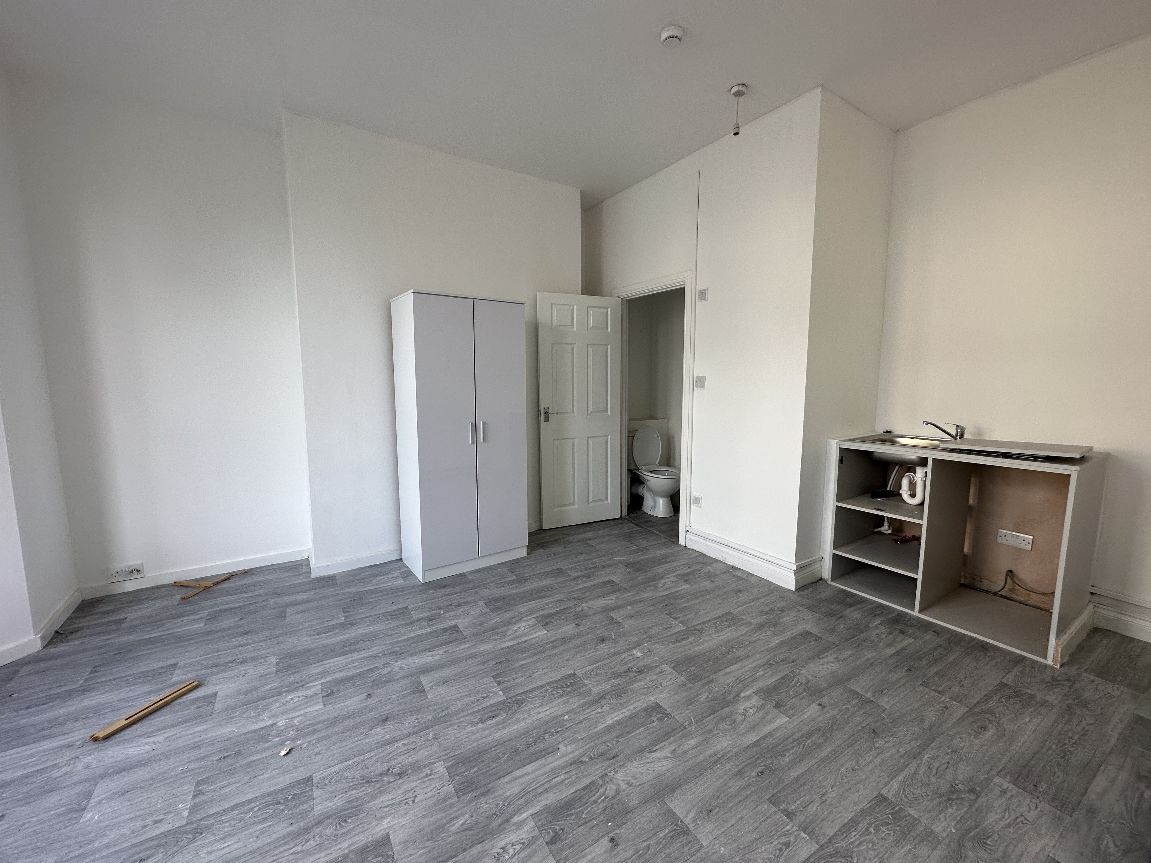 VACANT - Freehold Mid Terrace House