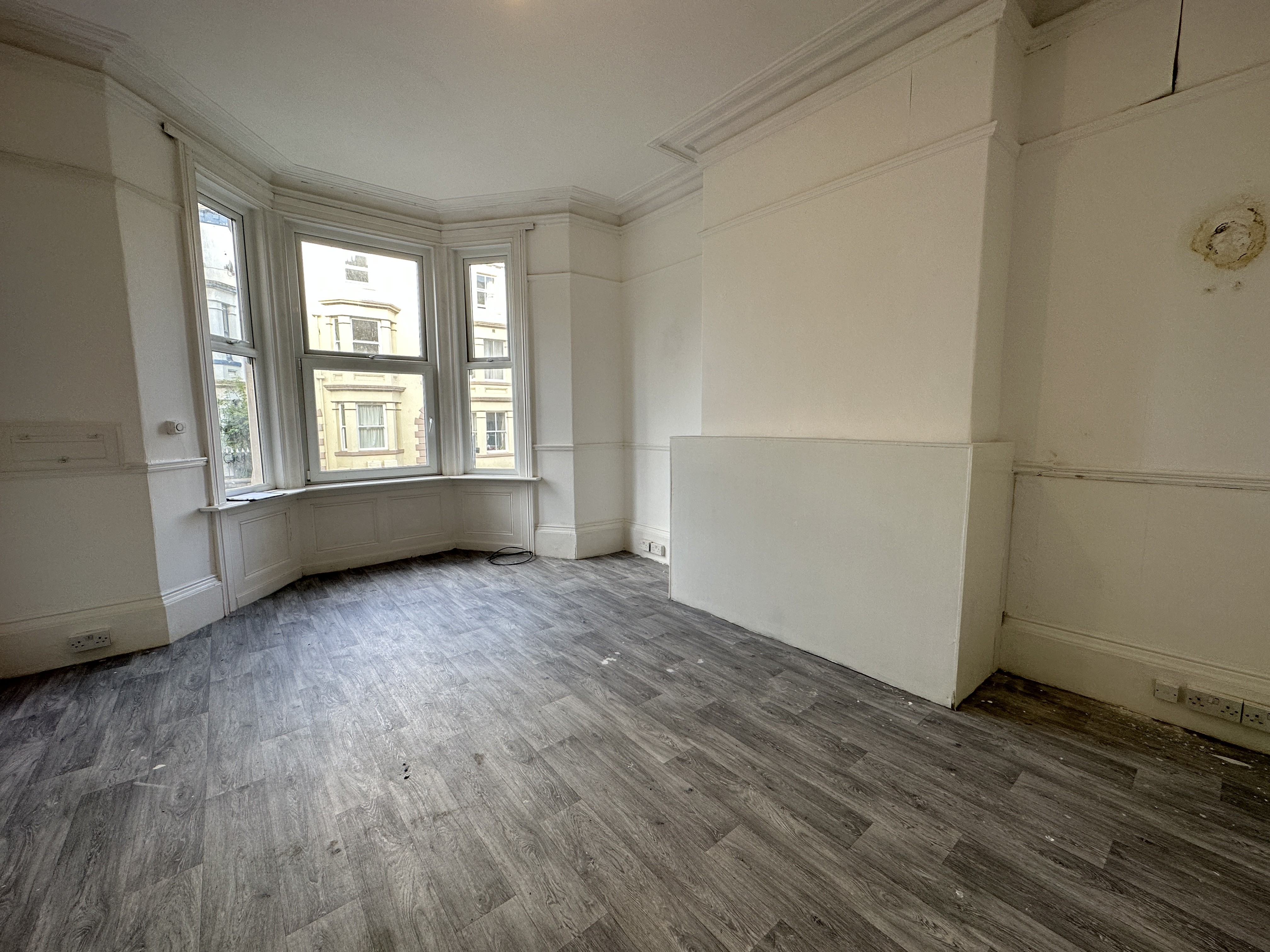 VACANT - Freehold Mid Terrace House