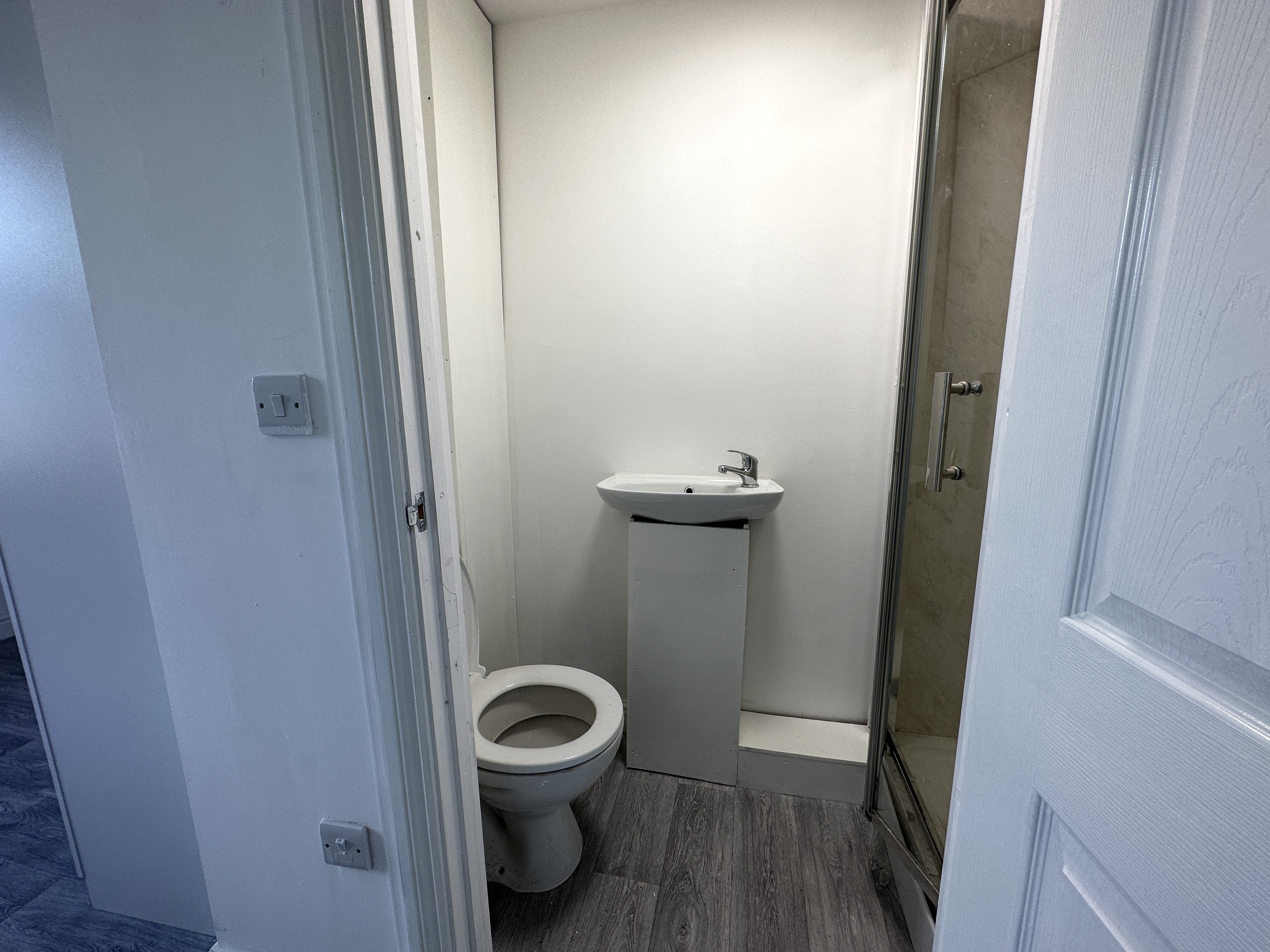 VACANT - Freehold Mid Terrace House