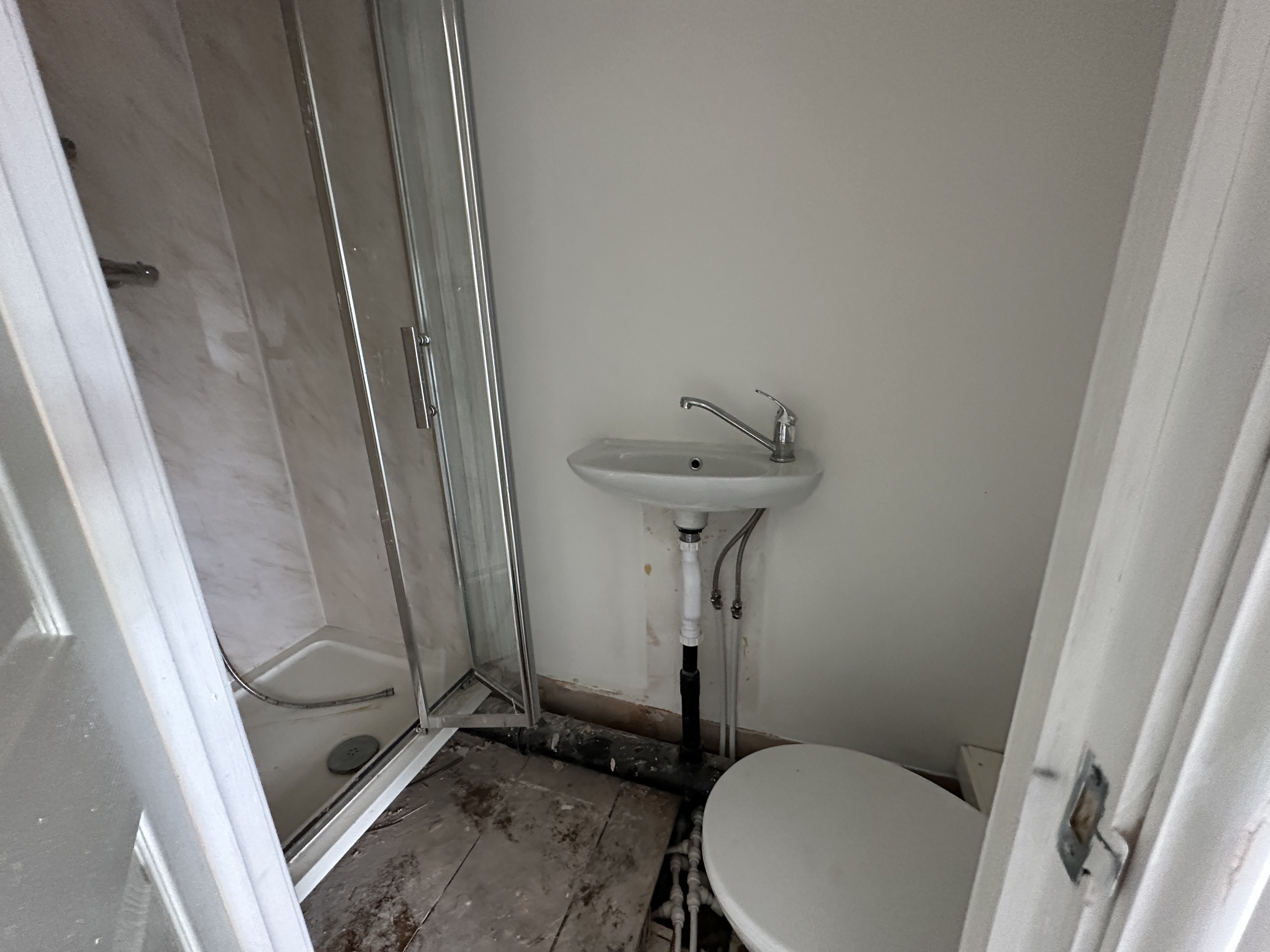 VACANT - Freehold Mid Terrace House