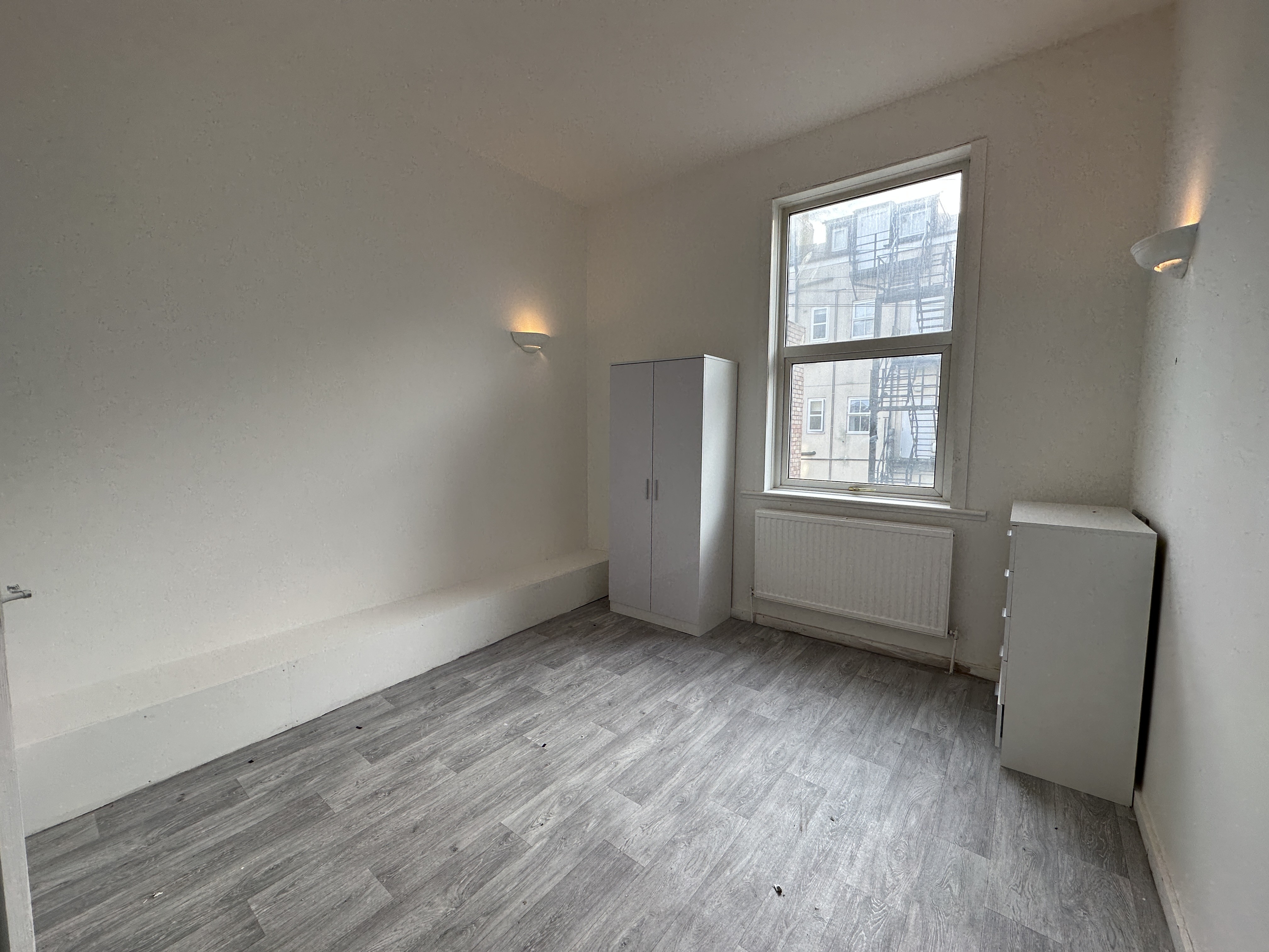 VACANT - Freehold Mid Terrace House