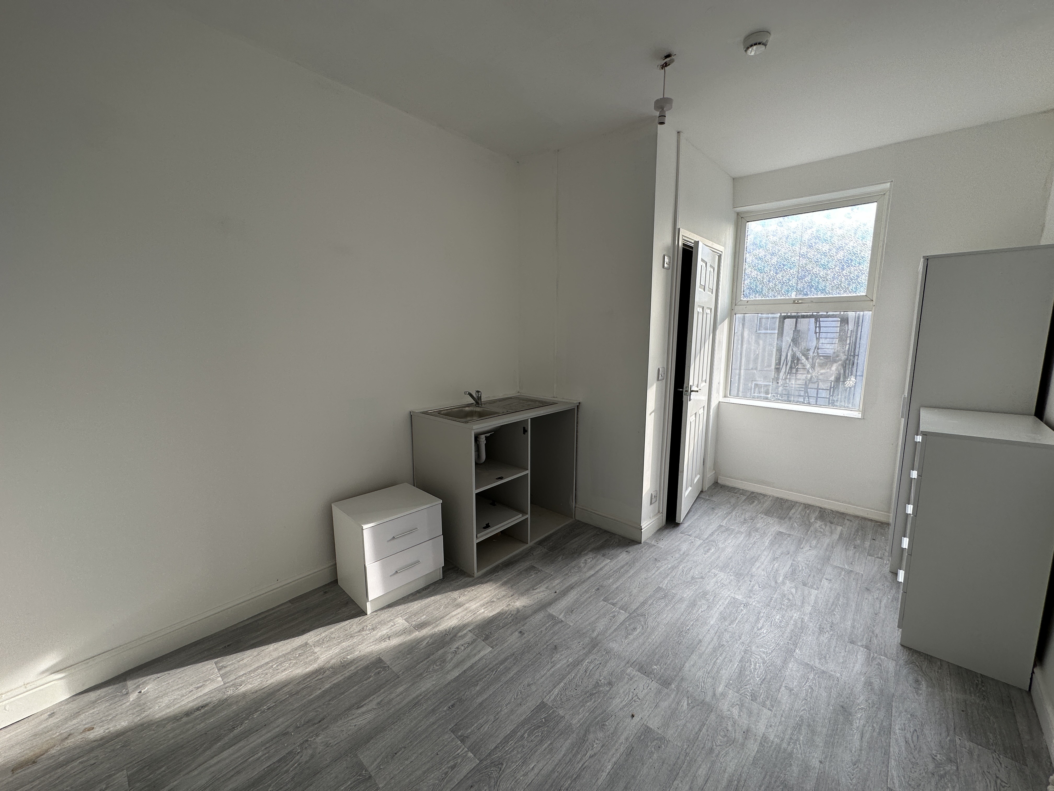 VACANT - Freehold Mid Terrace House
