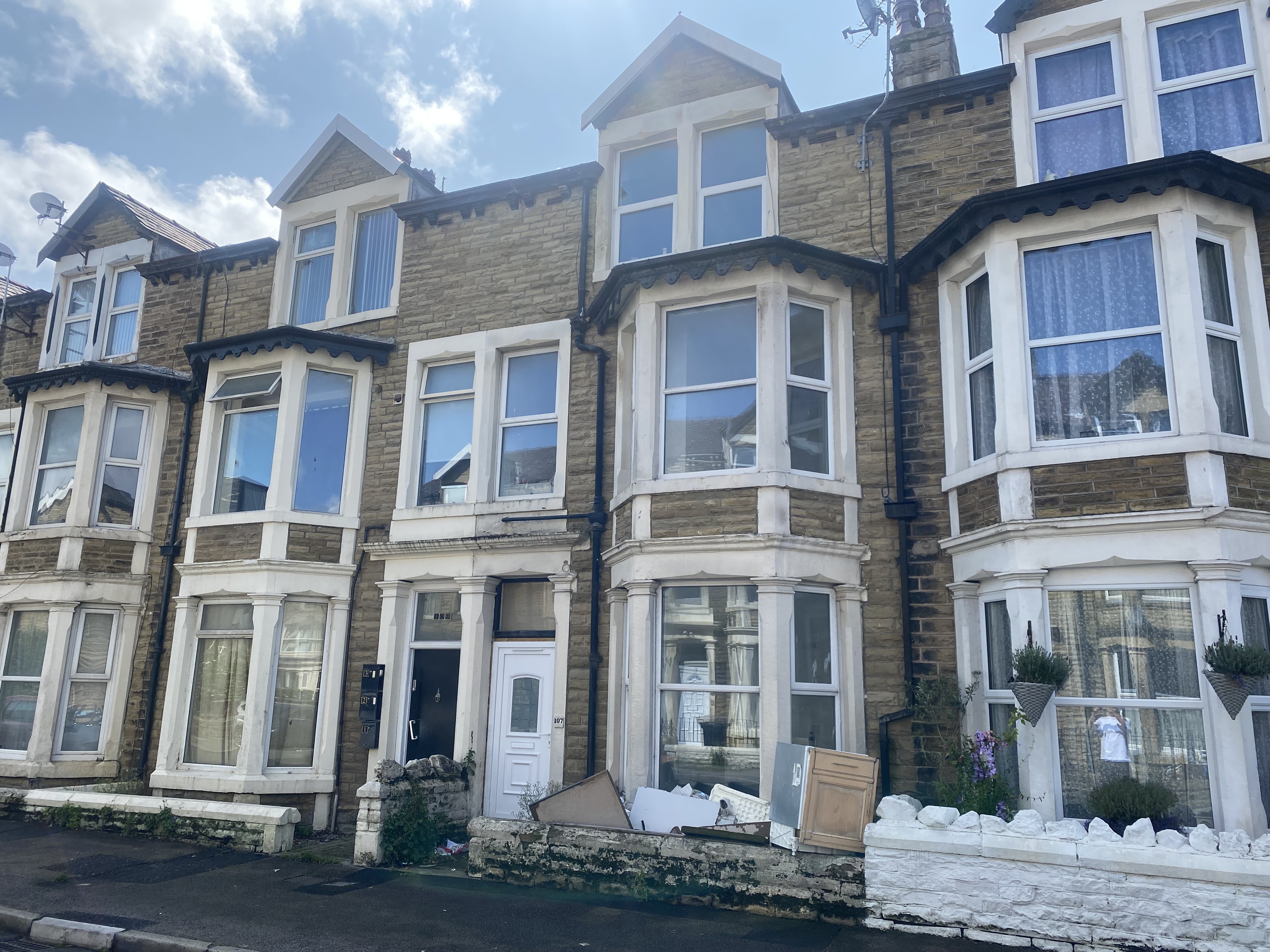 VACANT - Freehold Mid Terrace Building