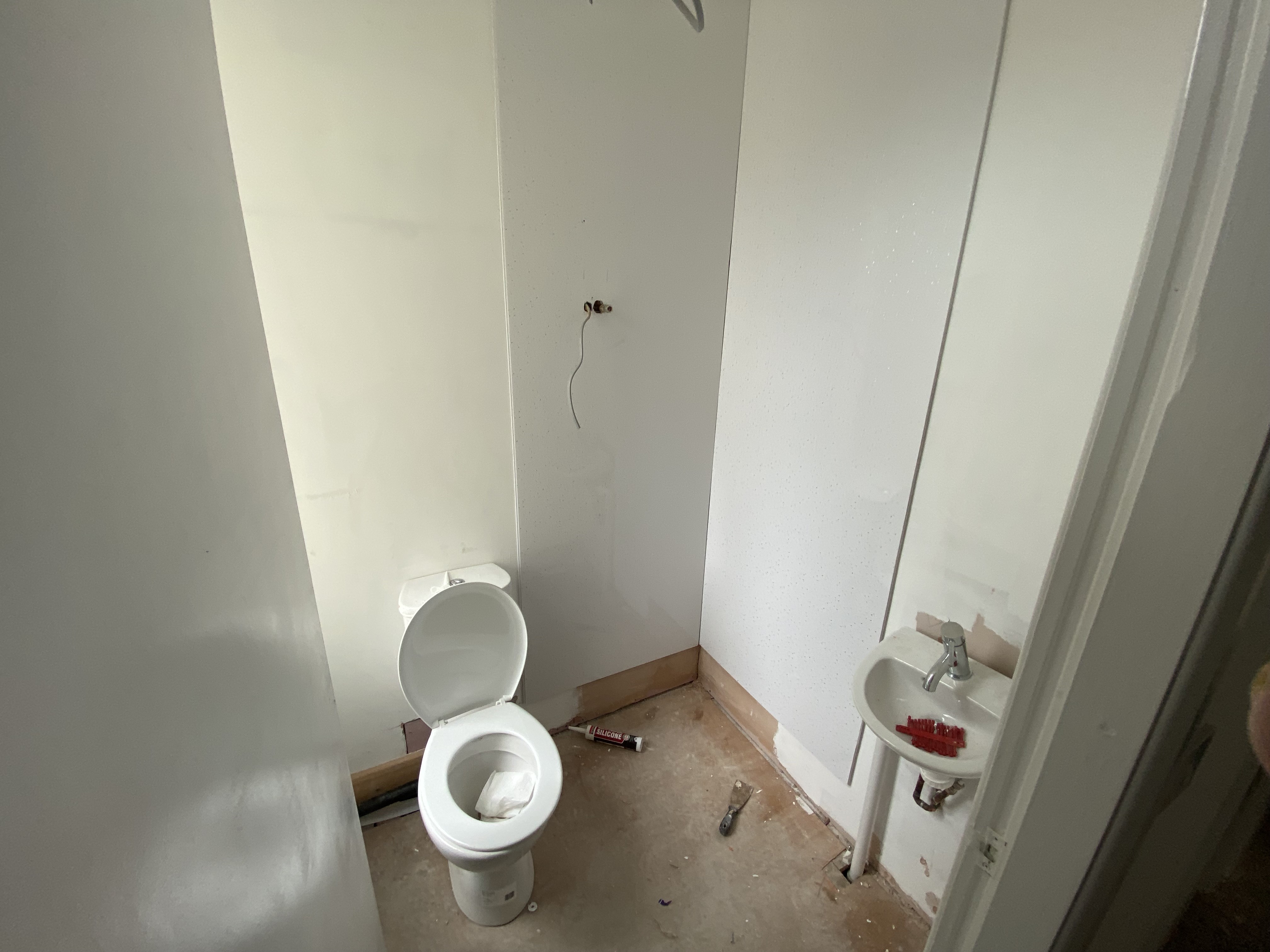 VACANT - Freehold Mid Terrace Building