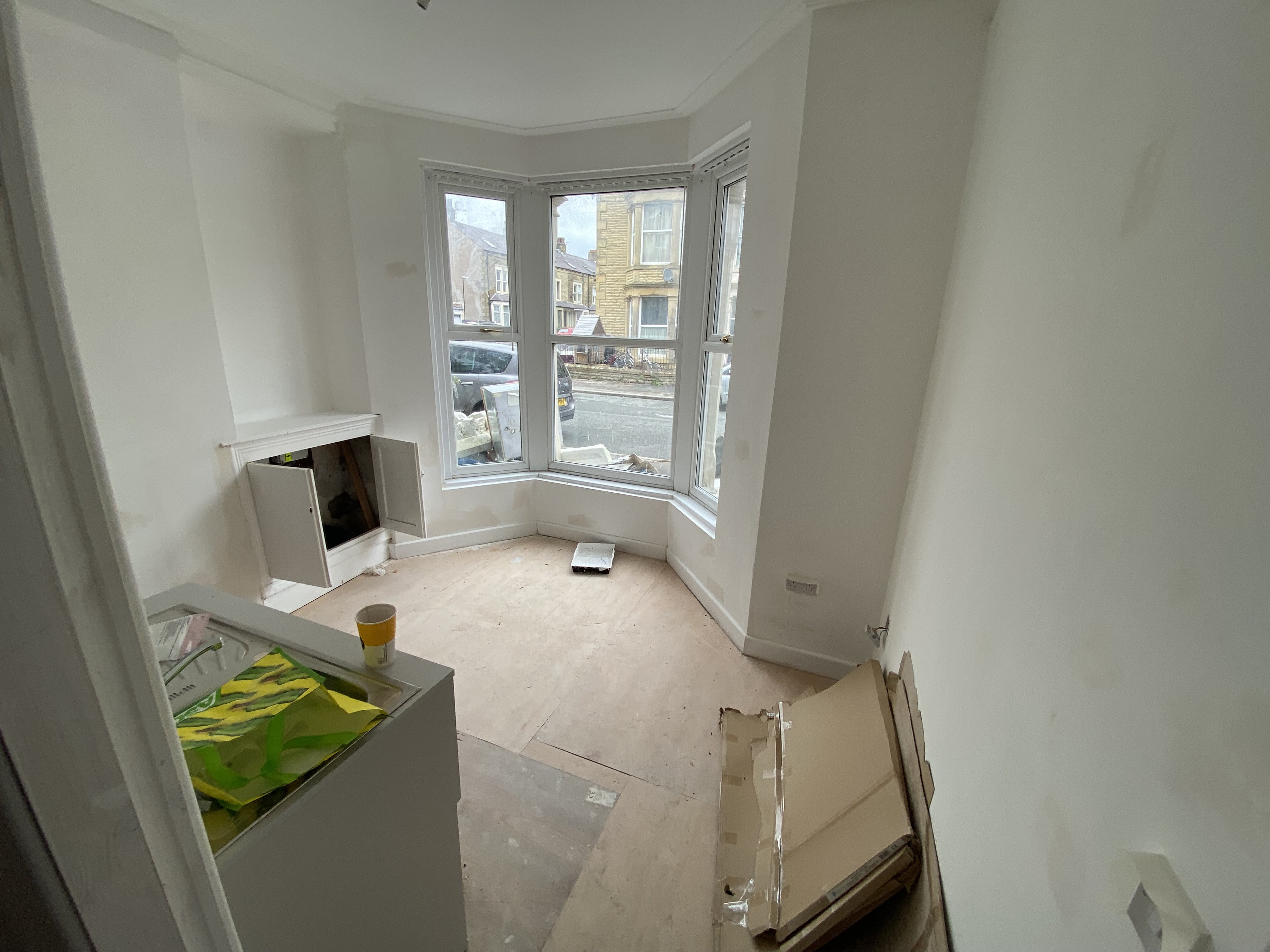 VACANT - Freehold Mid Terrace Building