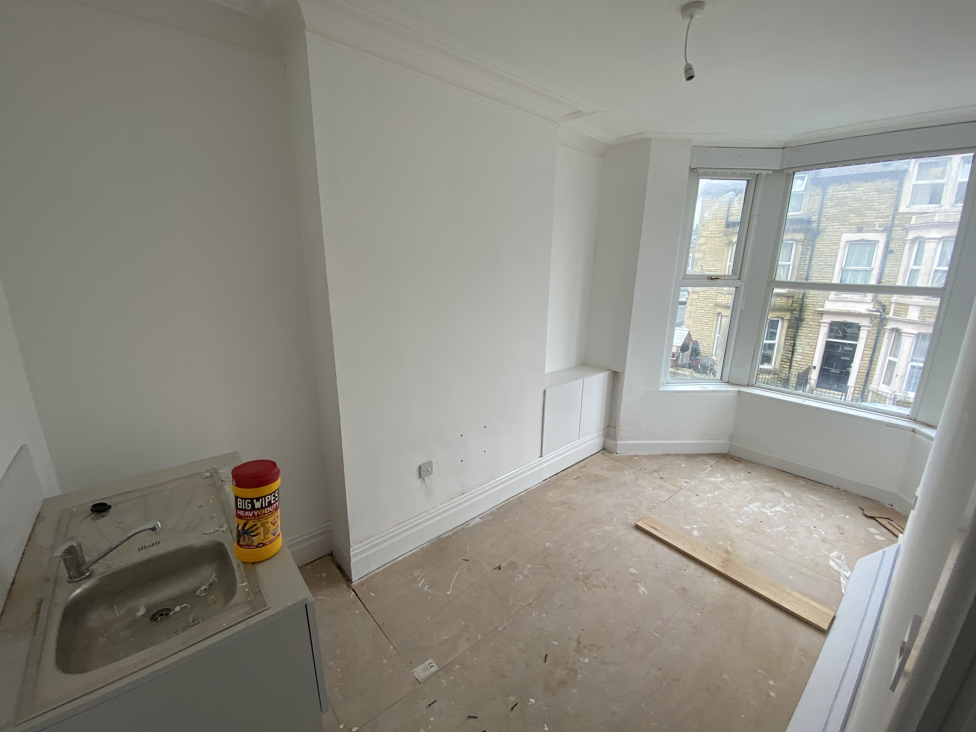 VACANT - Freehold Mid Terrace Building