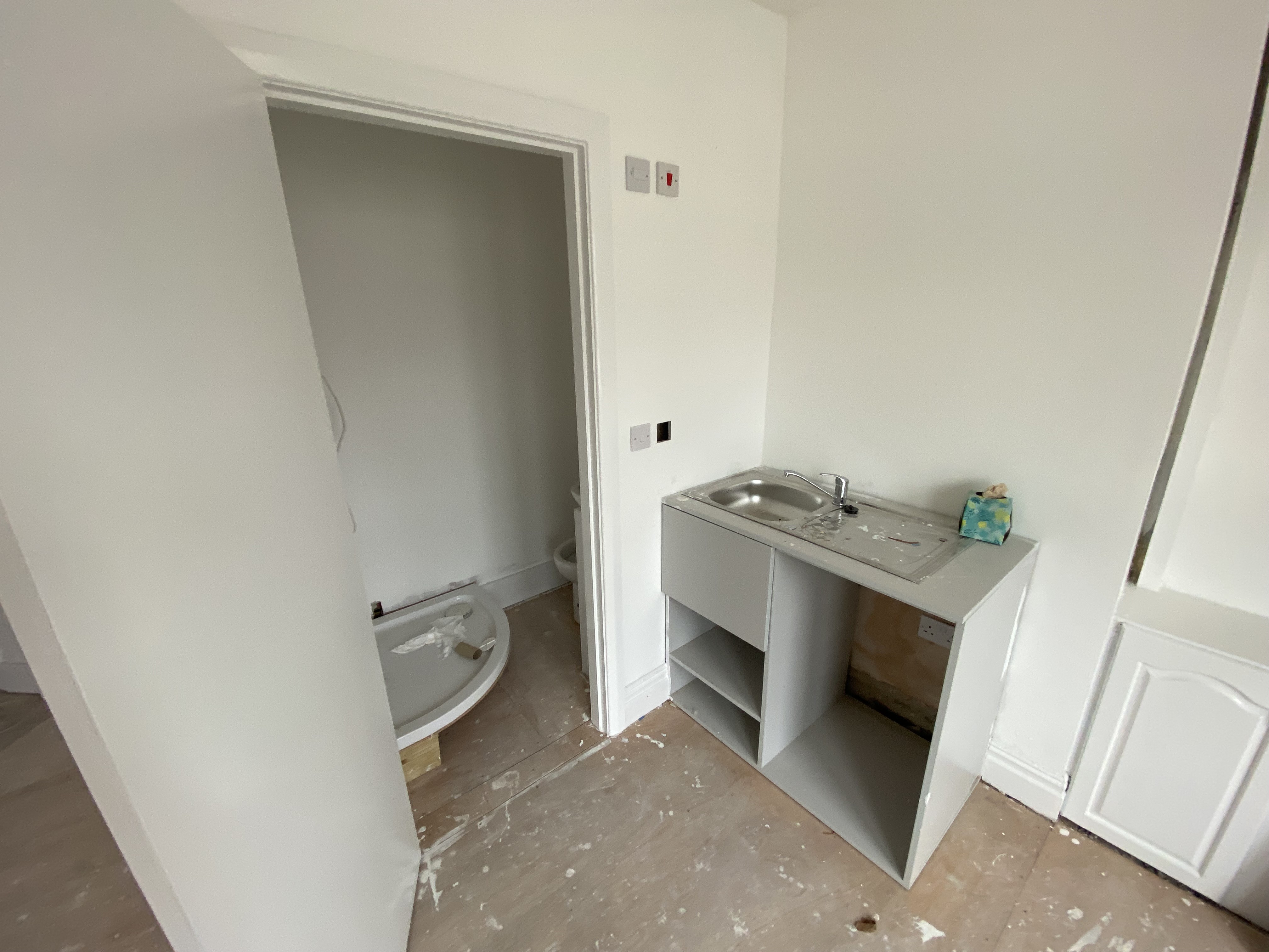 VACANT - Freehold Mid Terrace Building