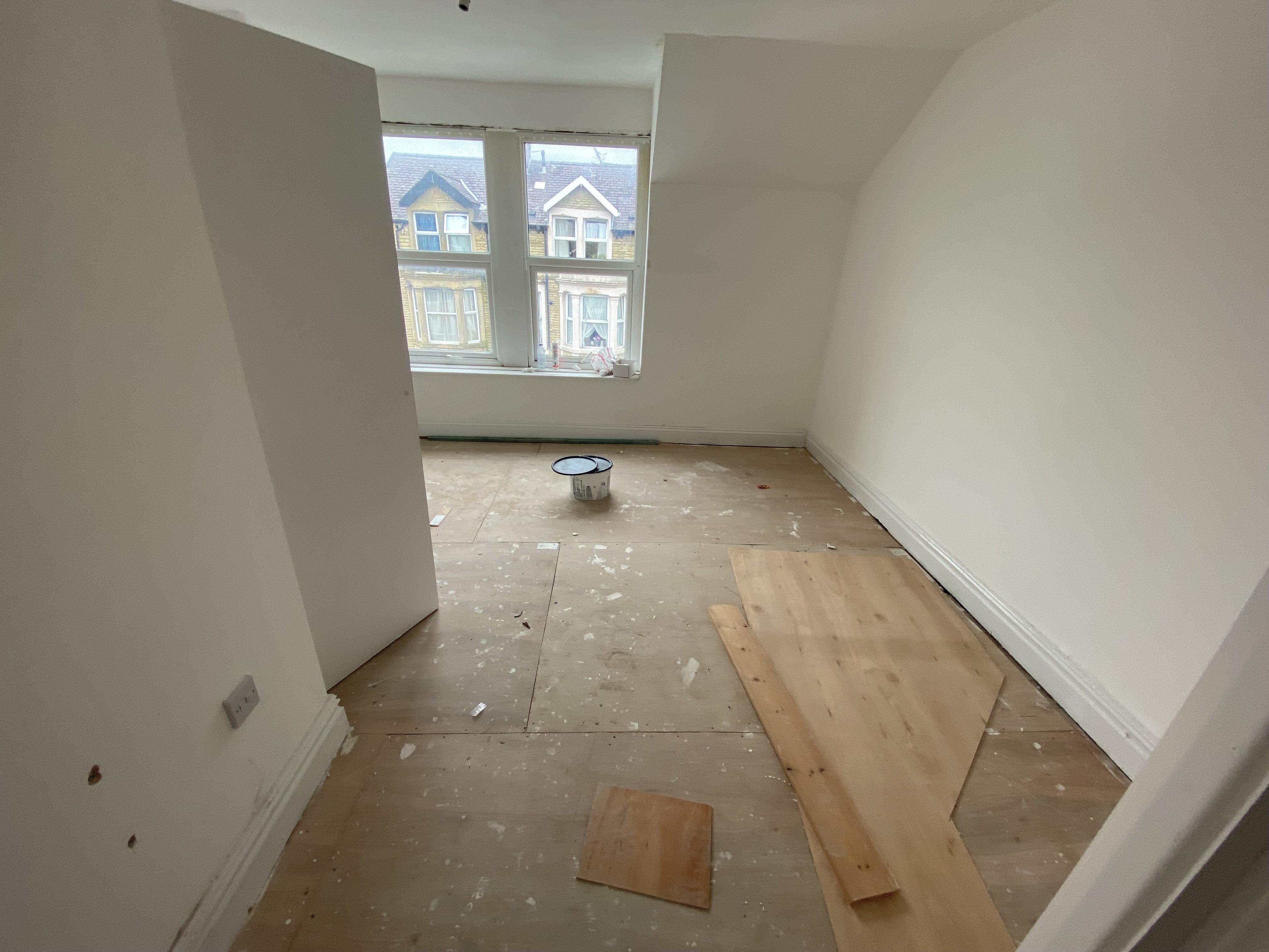 VACANT - Freehold Mid Terrace Building