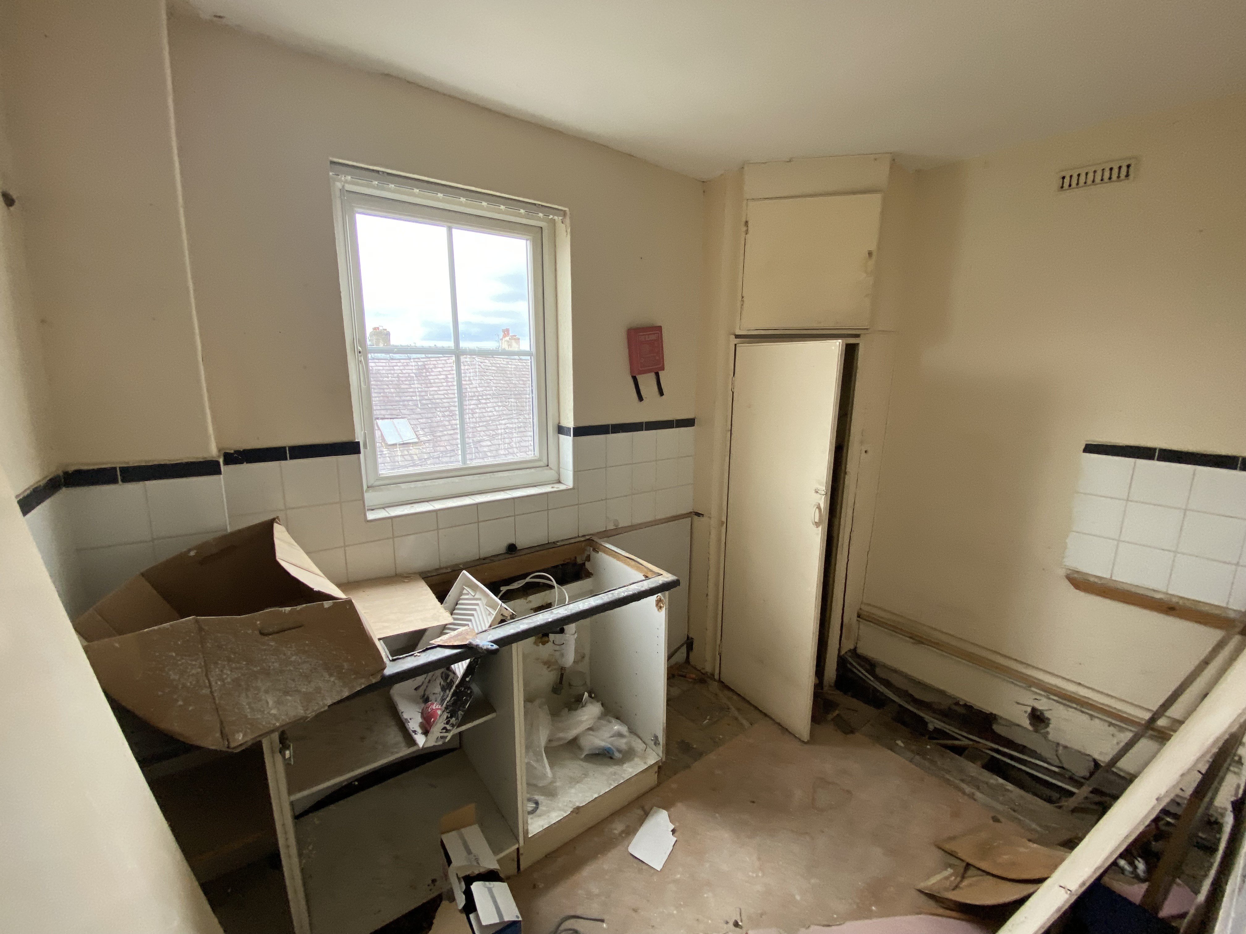 VACANT - Freehold Mid Terrace Building