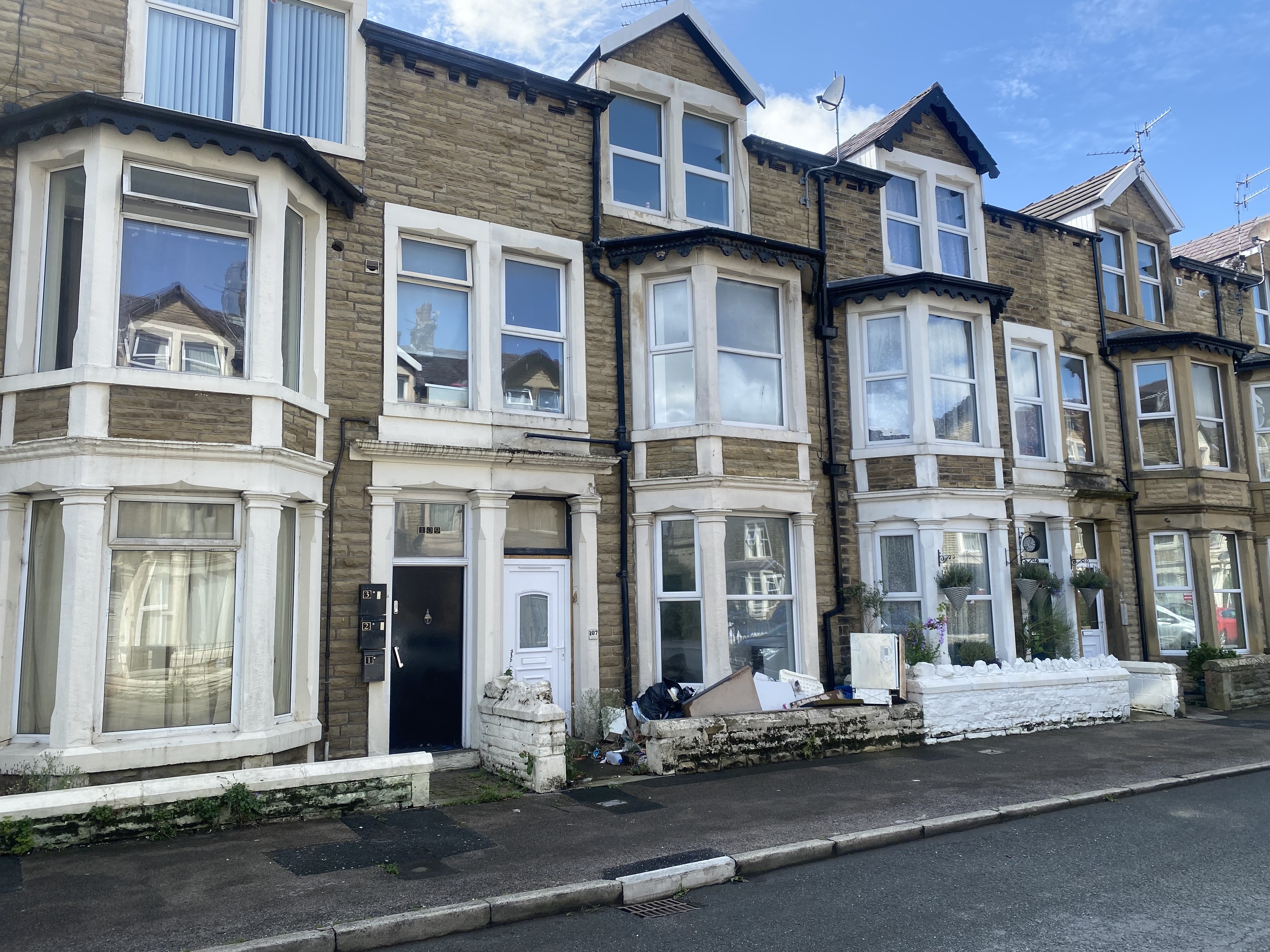 VACANT - Freehold Mid Terrace Building