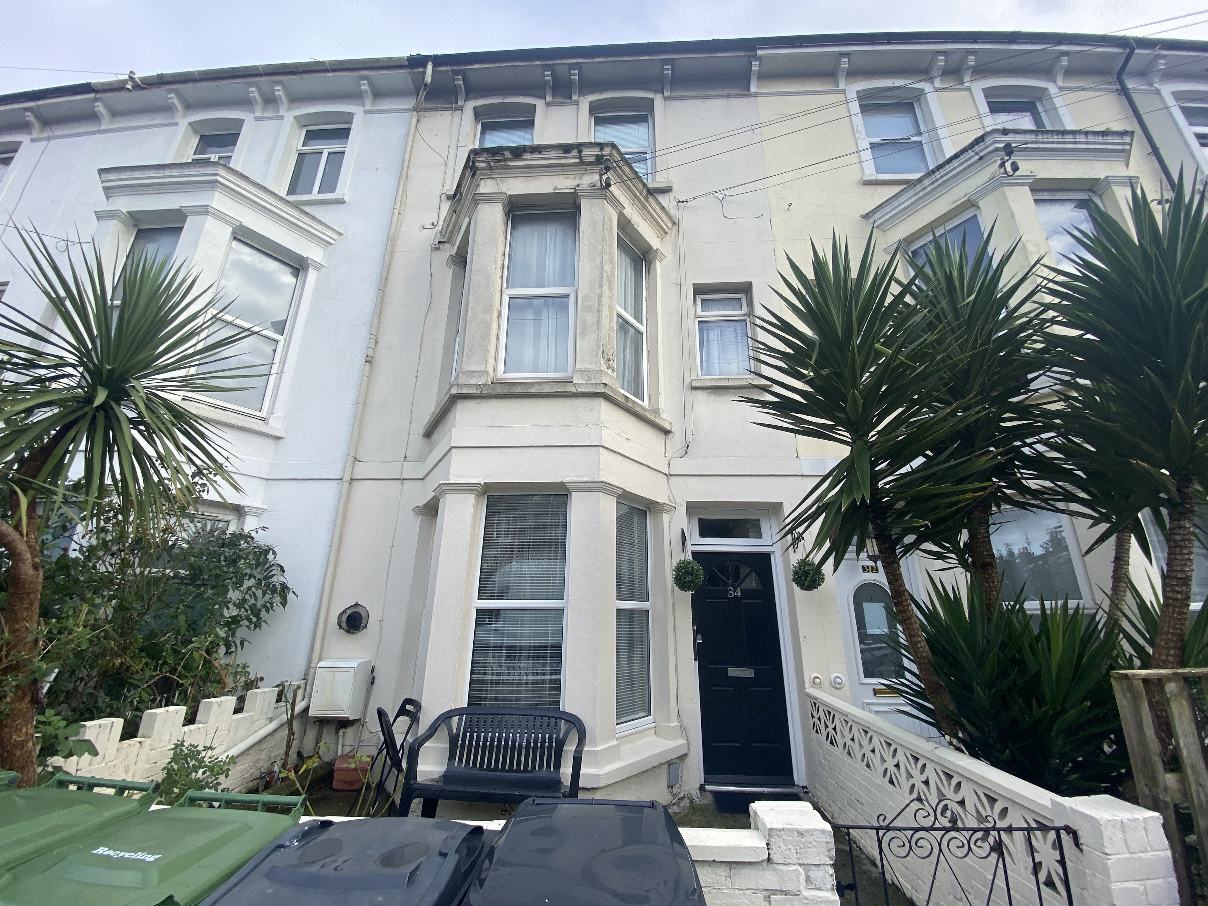 VACANT - Leasehold Self Contained First Floor Flat