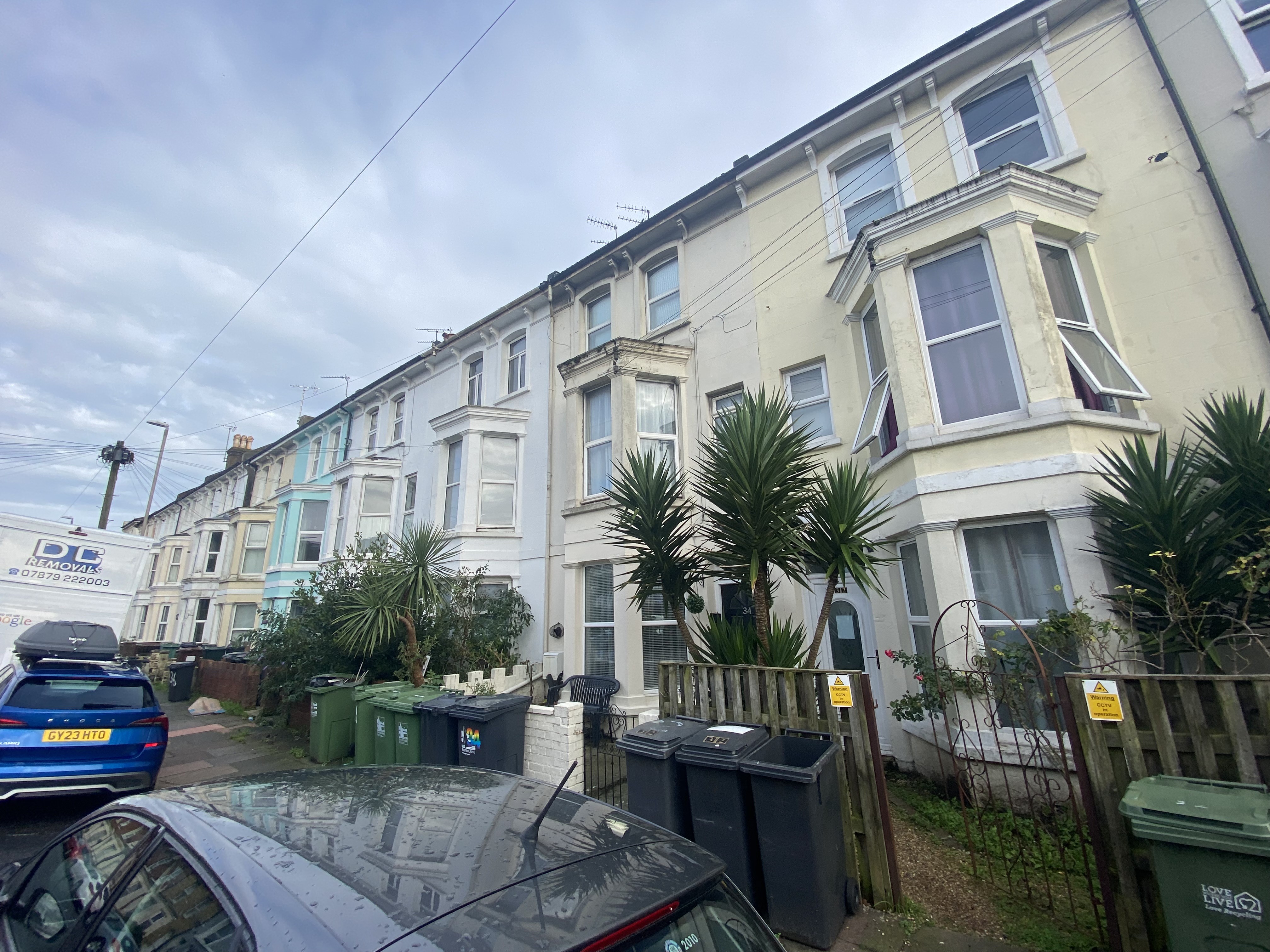 VACANT - Leasehold Self Contained First Floor Flat