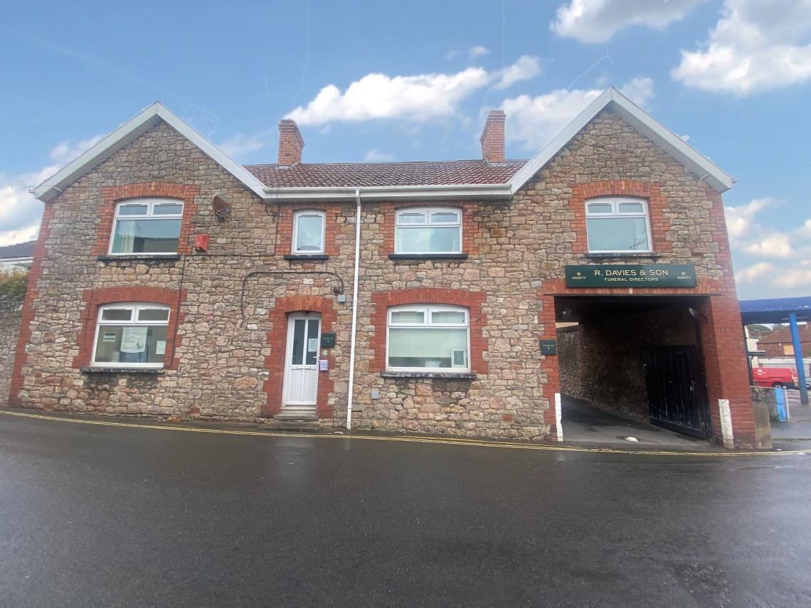 VACANT - Long Leasehold Self Contained First Floor Flat