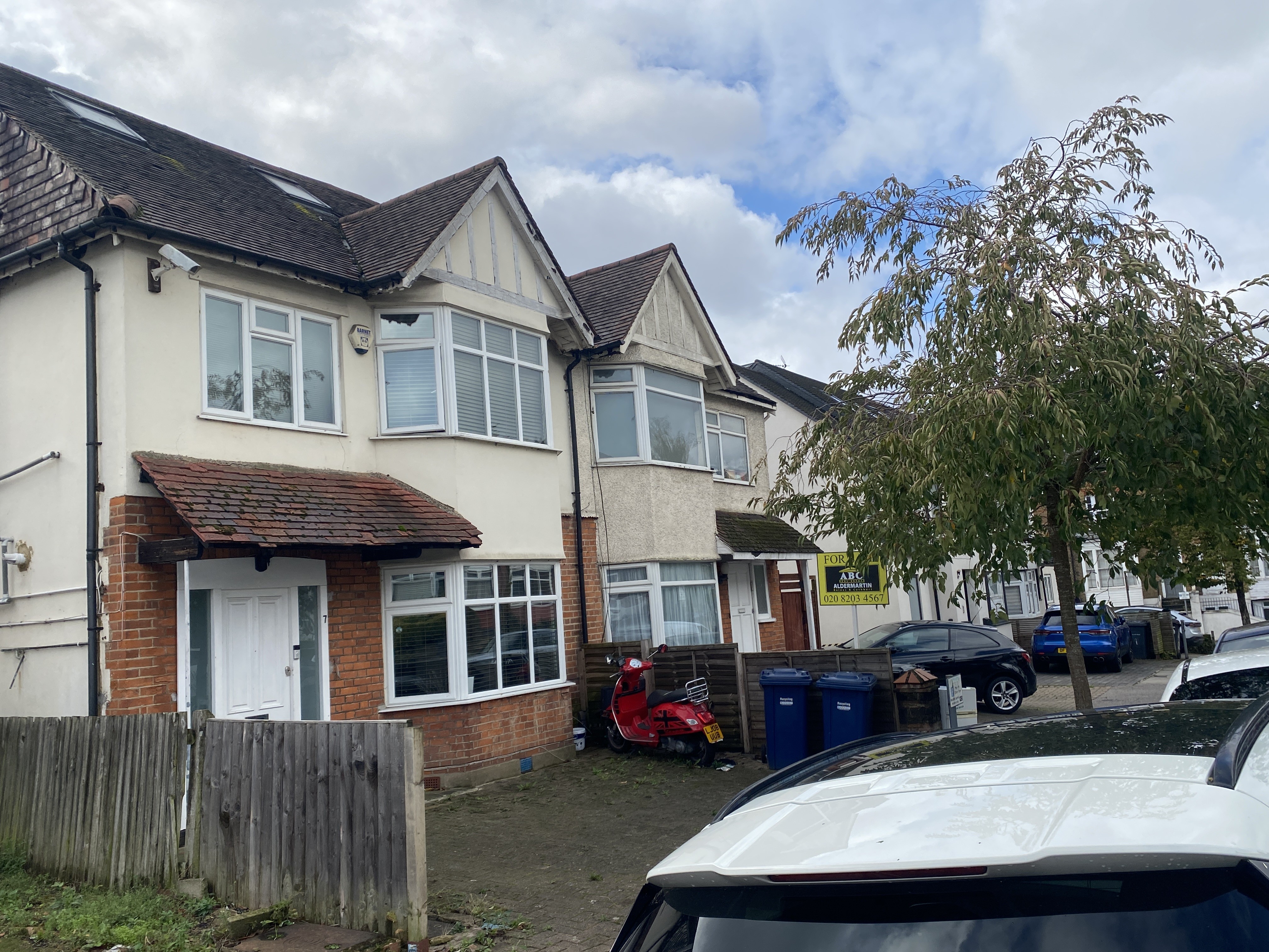 INVESTMENT - Freehold Semi-Detached Building with Annexe