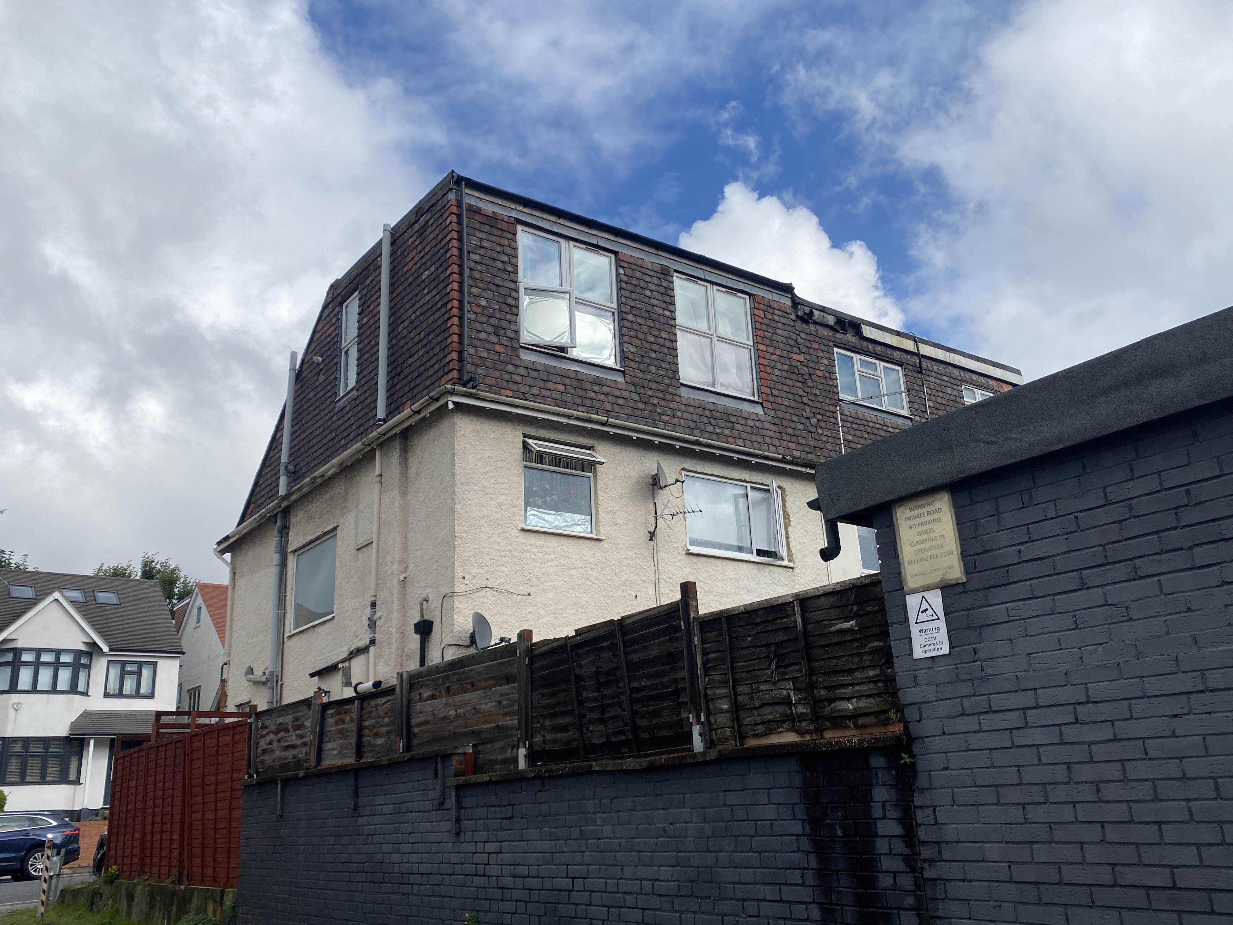 INVESTMENT - Freehold Semi-Detached Building with Annexe