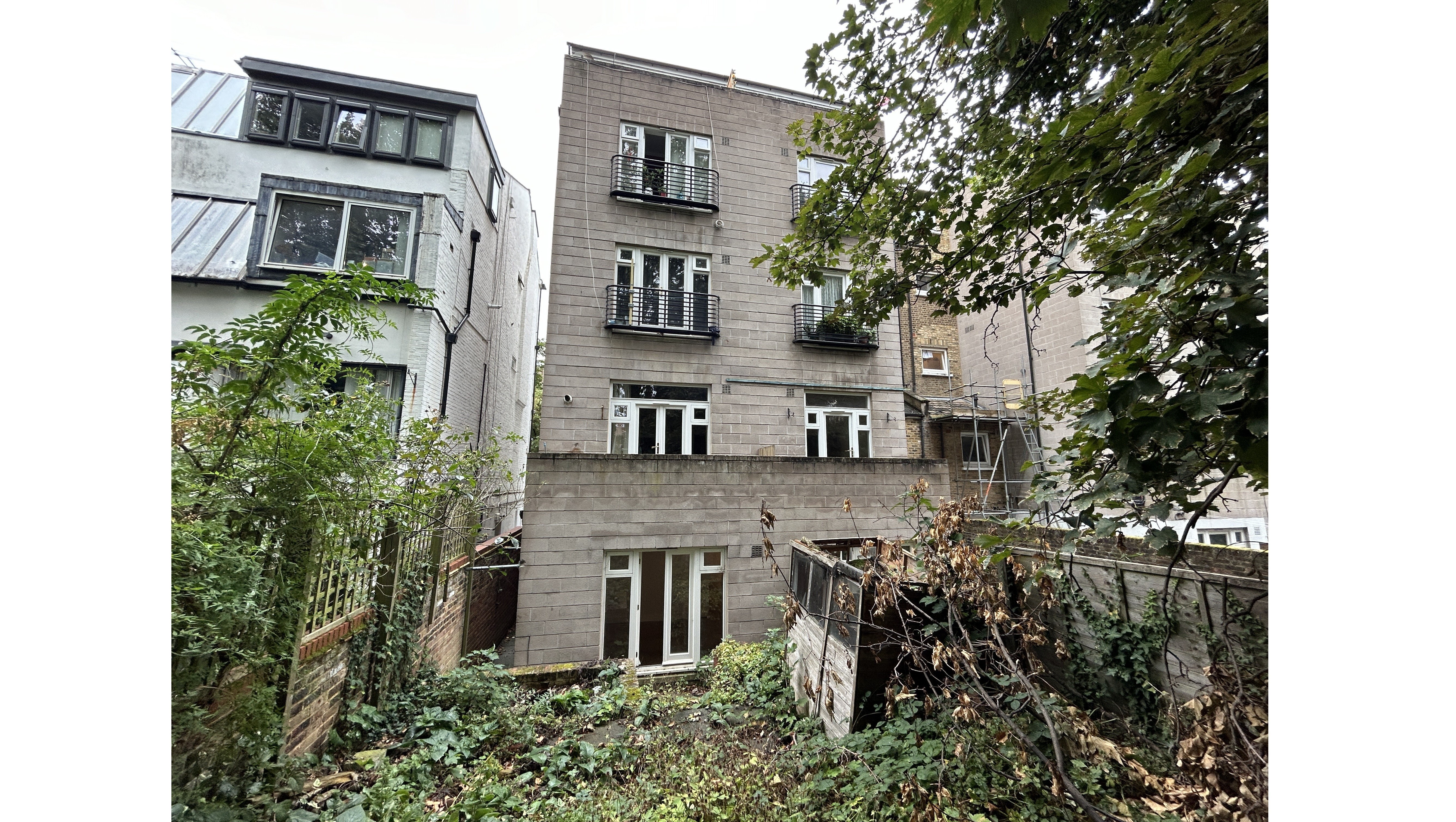 VACANT - Leasehold Self Contained Lower Ground Floor Flat