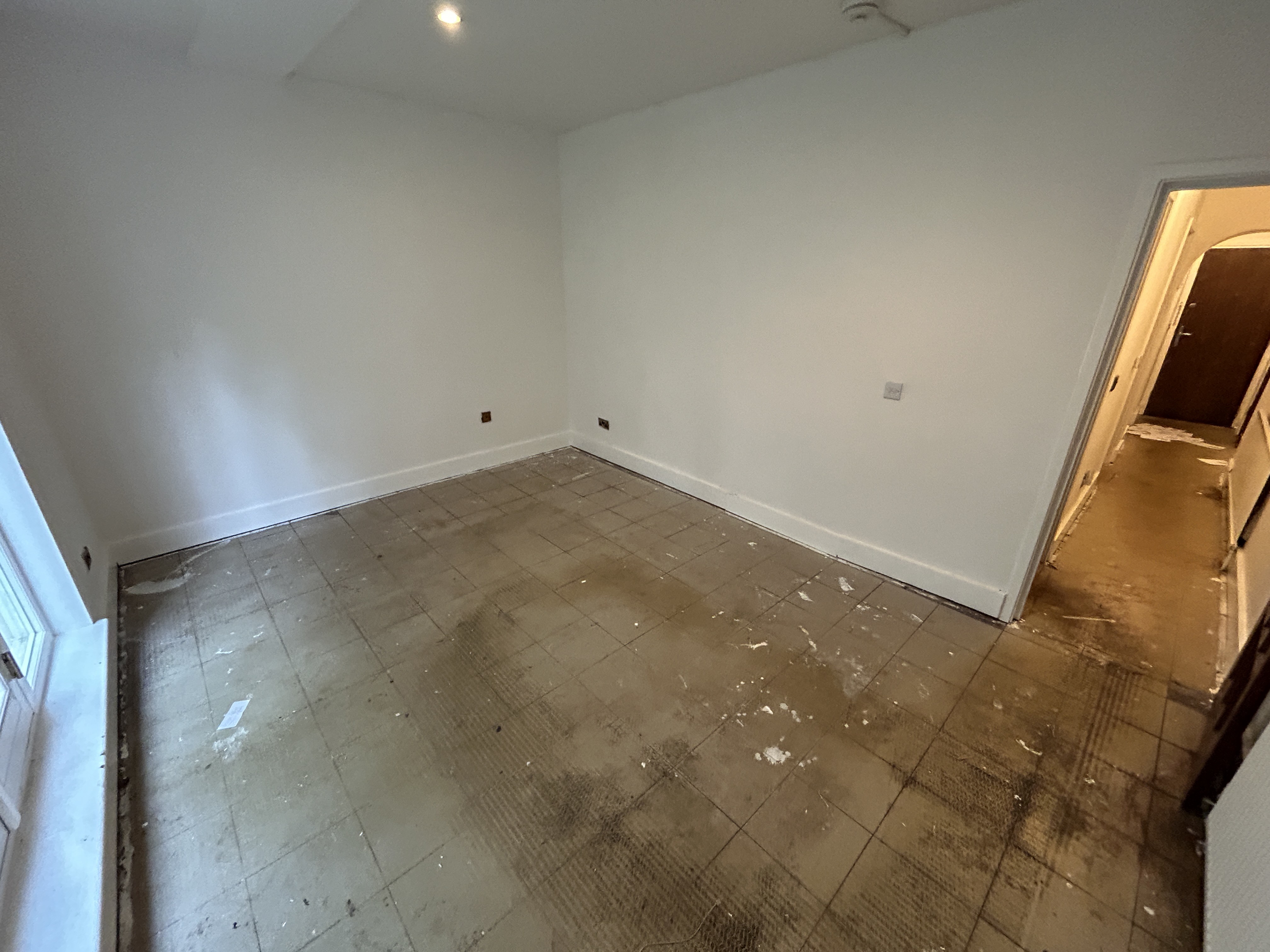 VACANT - Leasehold Self Contained Lower Ground Floor Flat