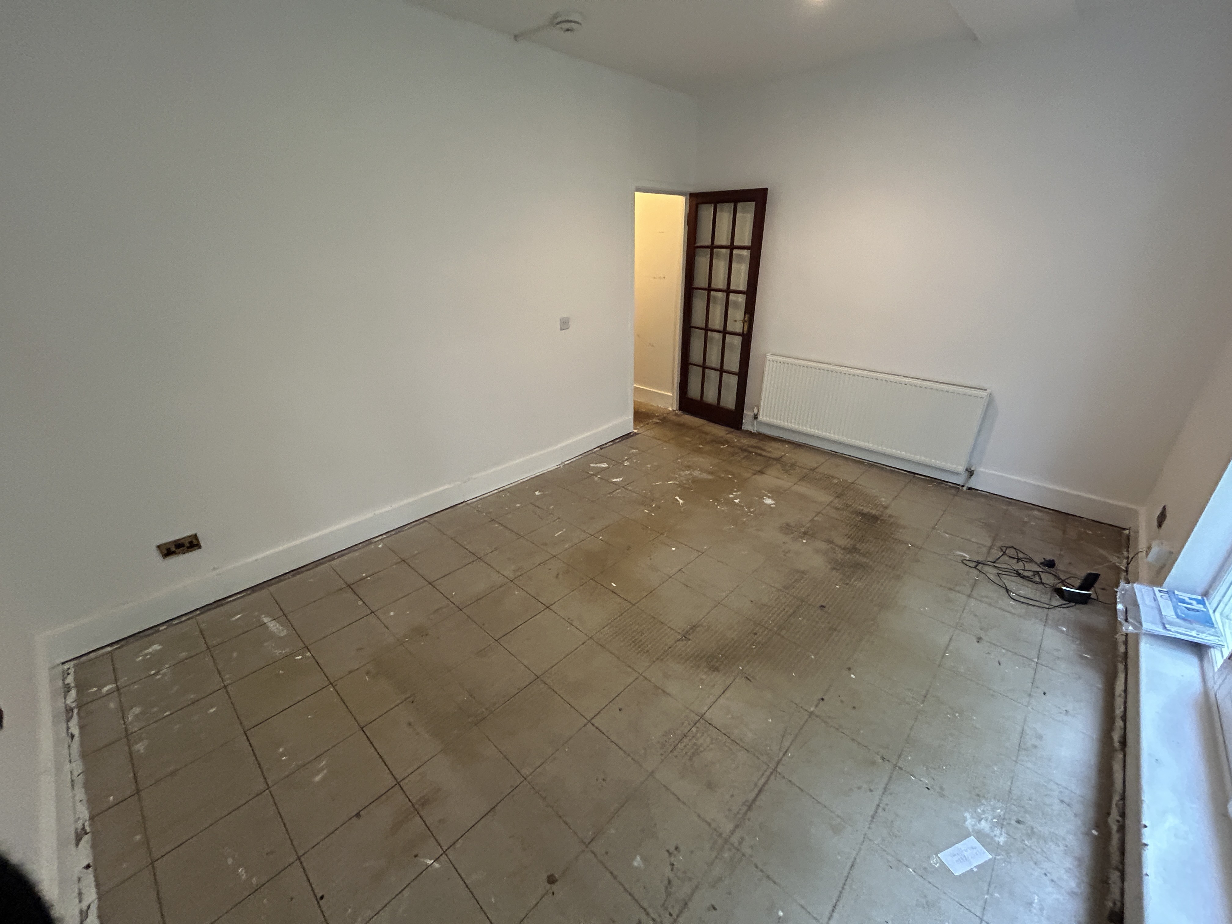 VACANT - Leasehold Self Contained Lower Ground Floor Flat