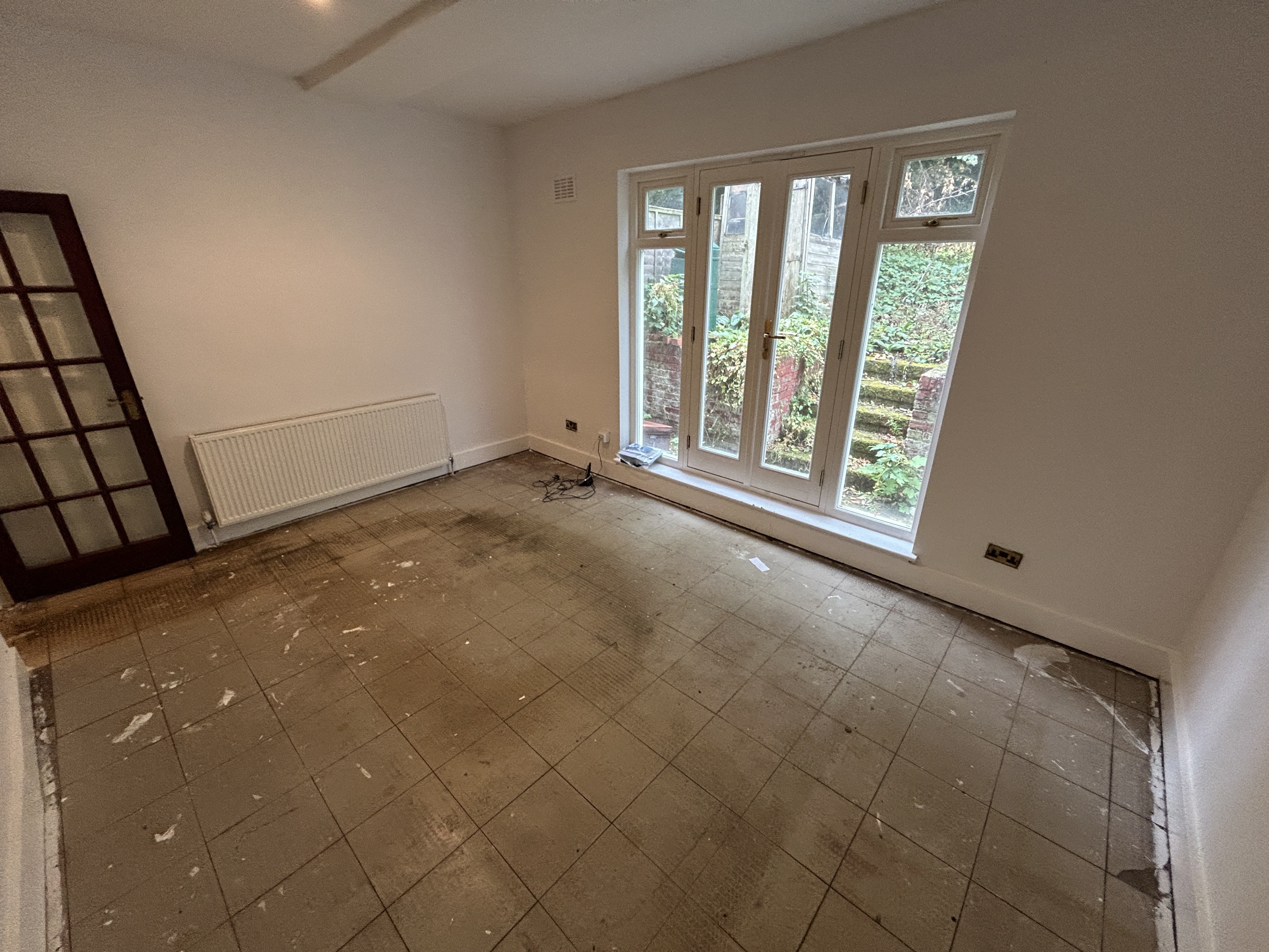 VACANT - Leasehold Self Contained Lower Ground Floor Flat