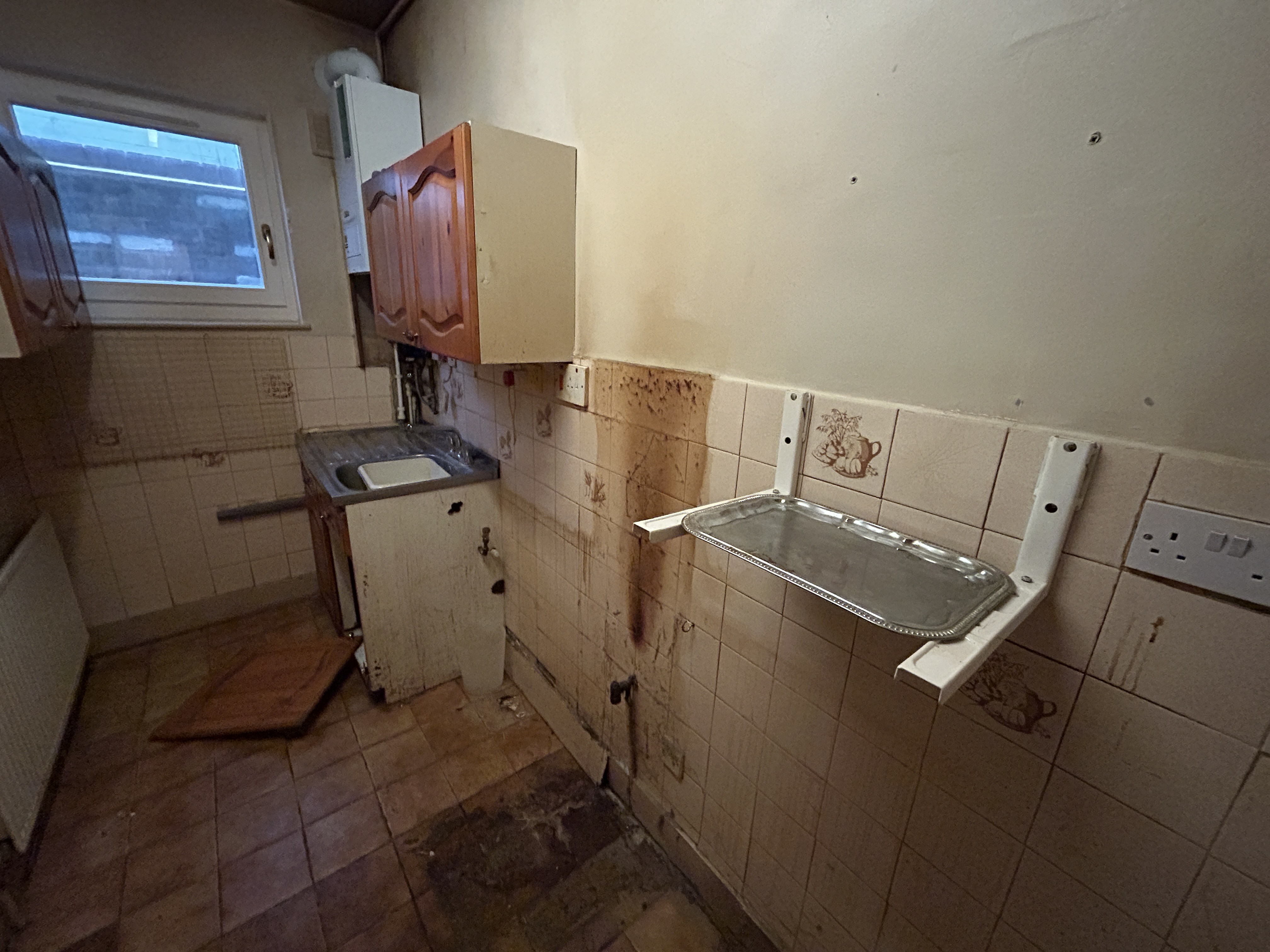 VACANT - Leasehold Self Contained Lower Ground Floor Flat