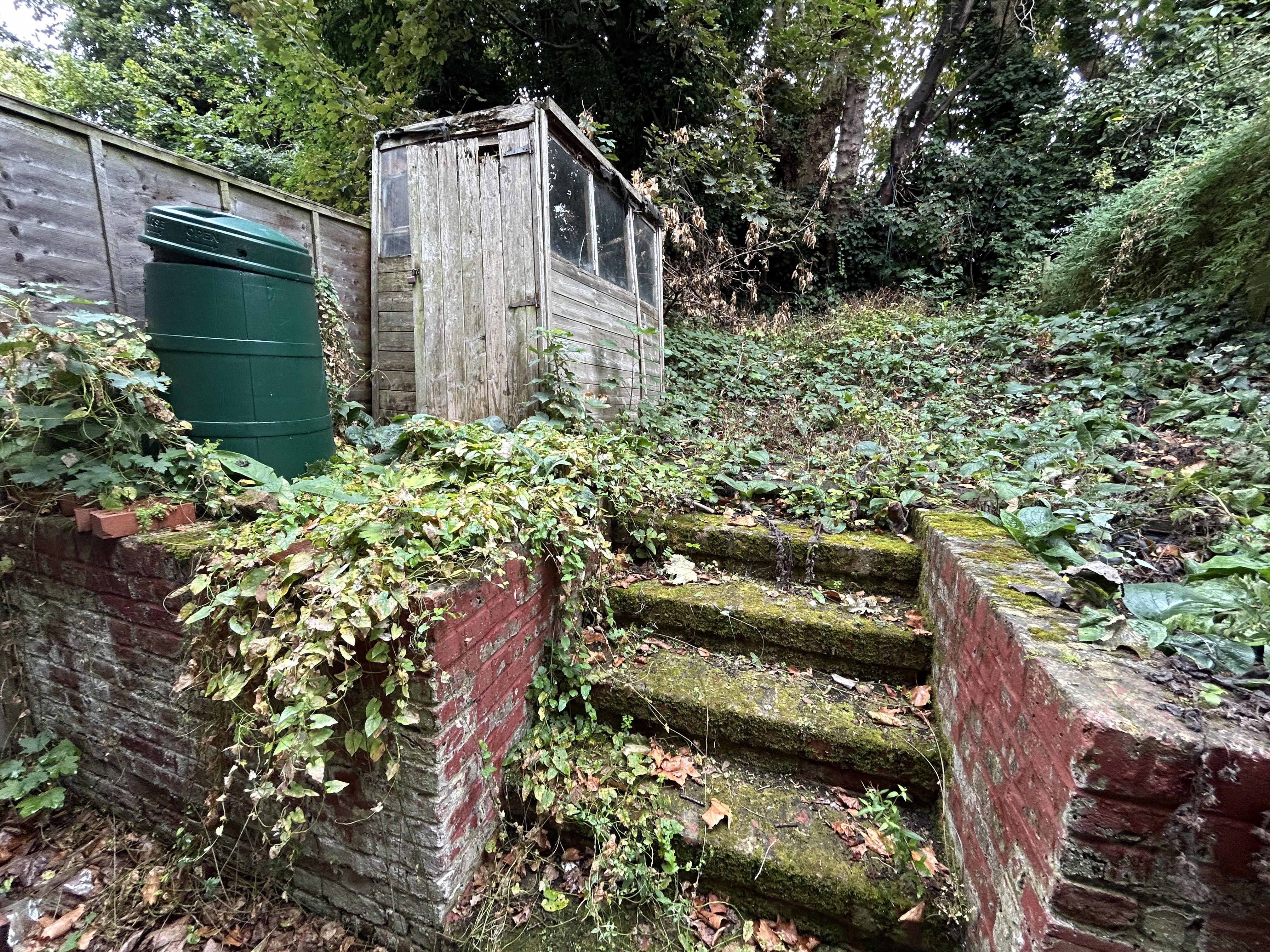 VACANT - Leasehold Self Contained Lower Ground Floor Flat