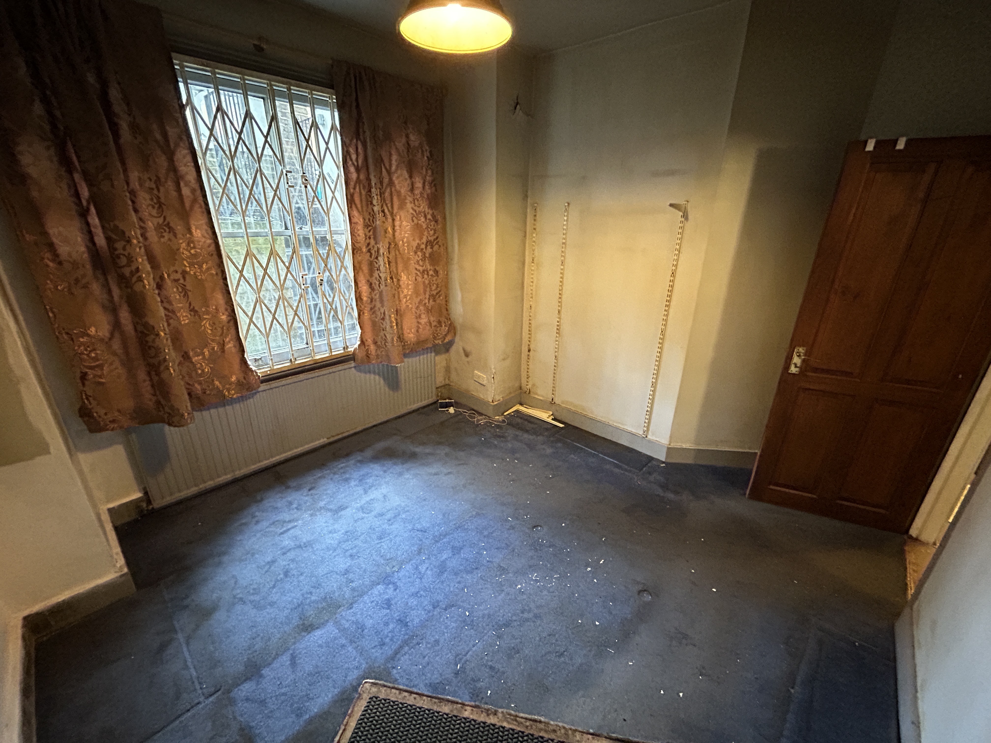 VACANT - Leasehold Self Contained Lower Ground Floor Flat