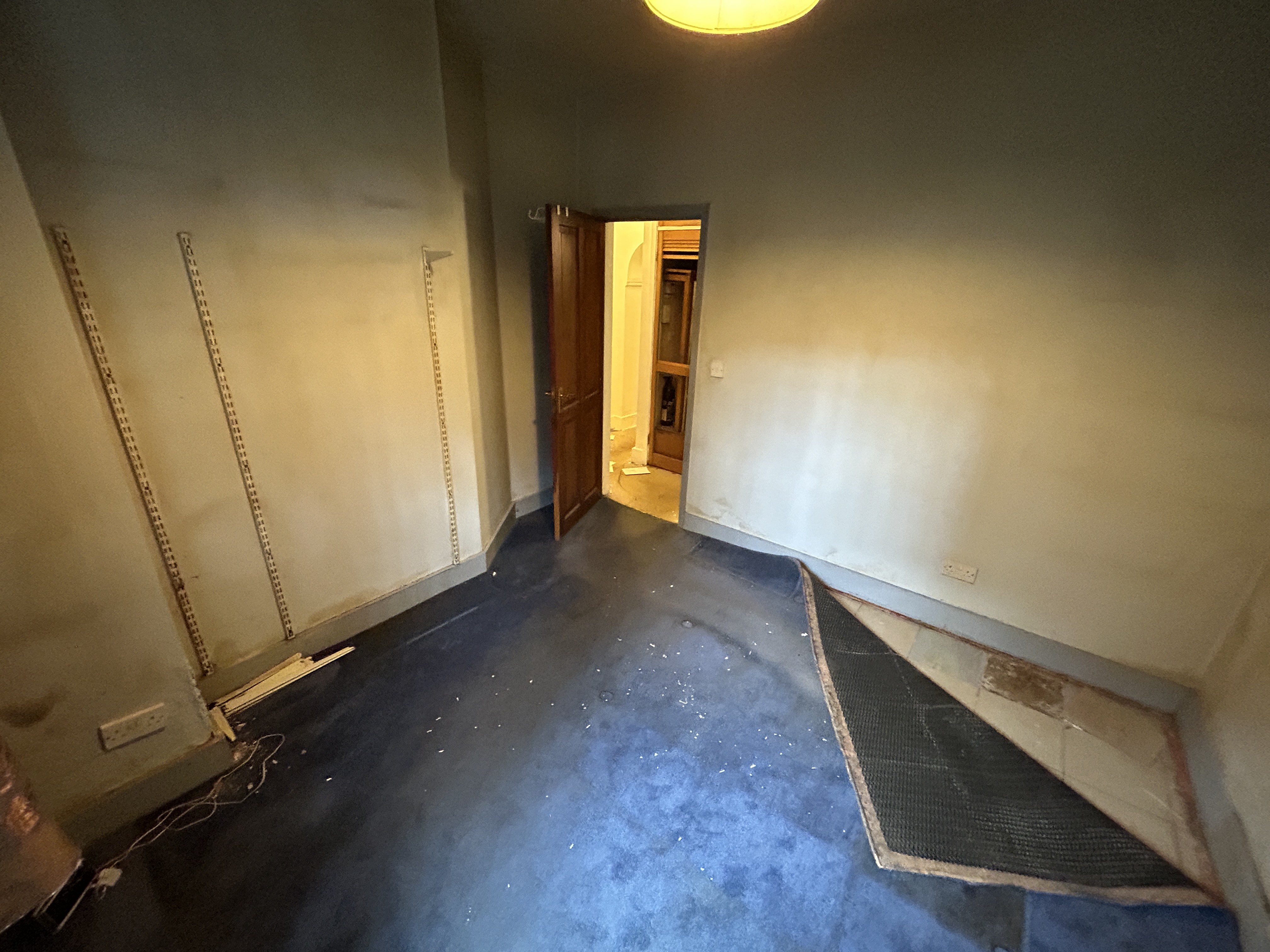 VACANT - Leasehold Self Contained Lower Ground Floor Flat