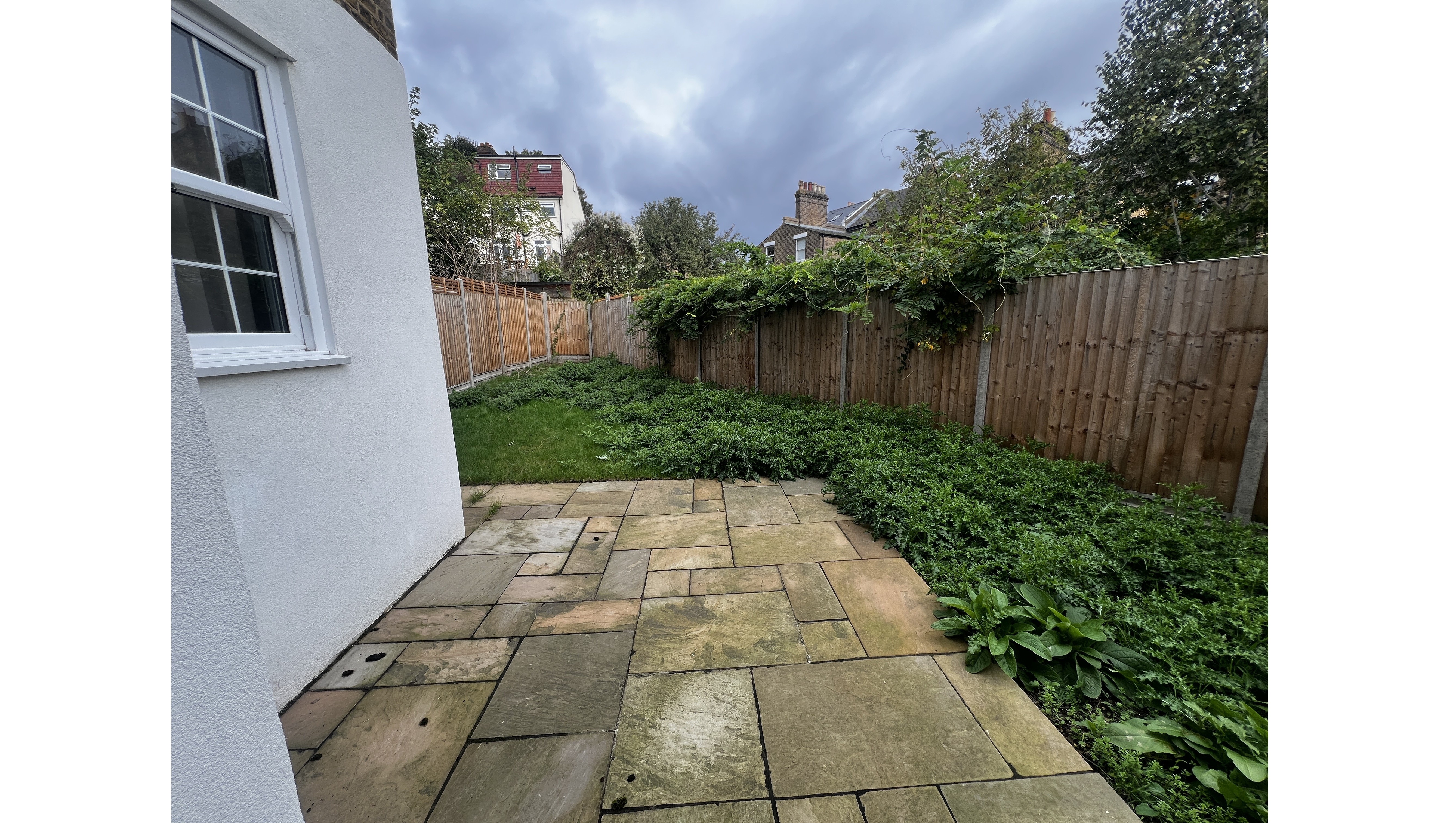 VACANT/INVESTMENT - Freehold Mid Terrace Building