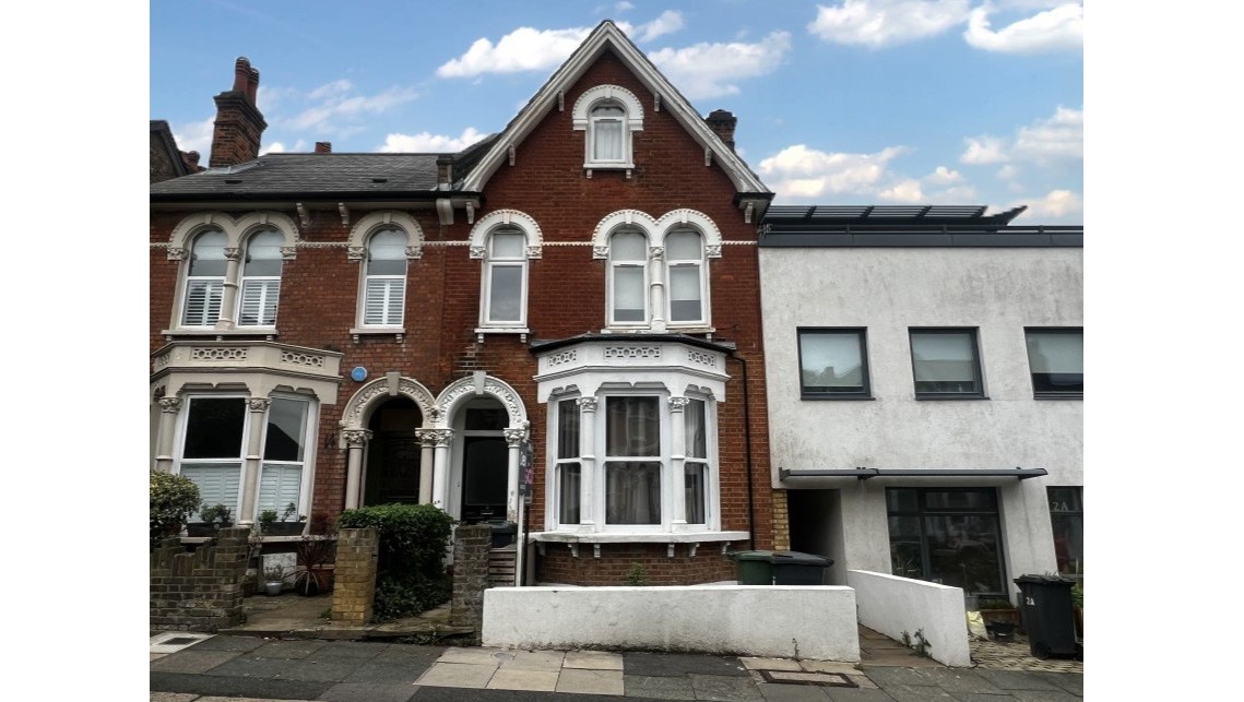 VACANT/INVESTMENT - Freehold Mid Terrace Building