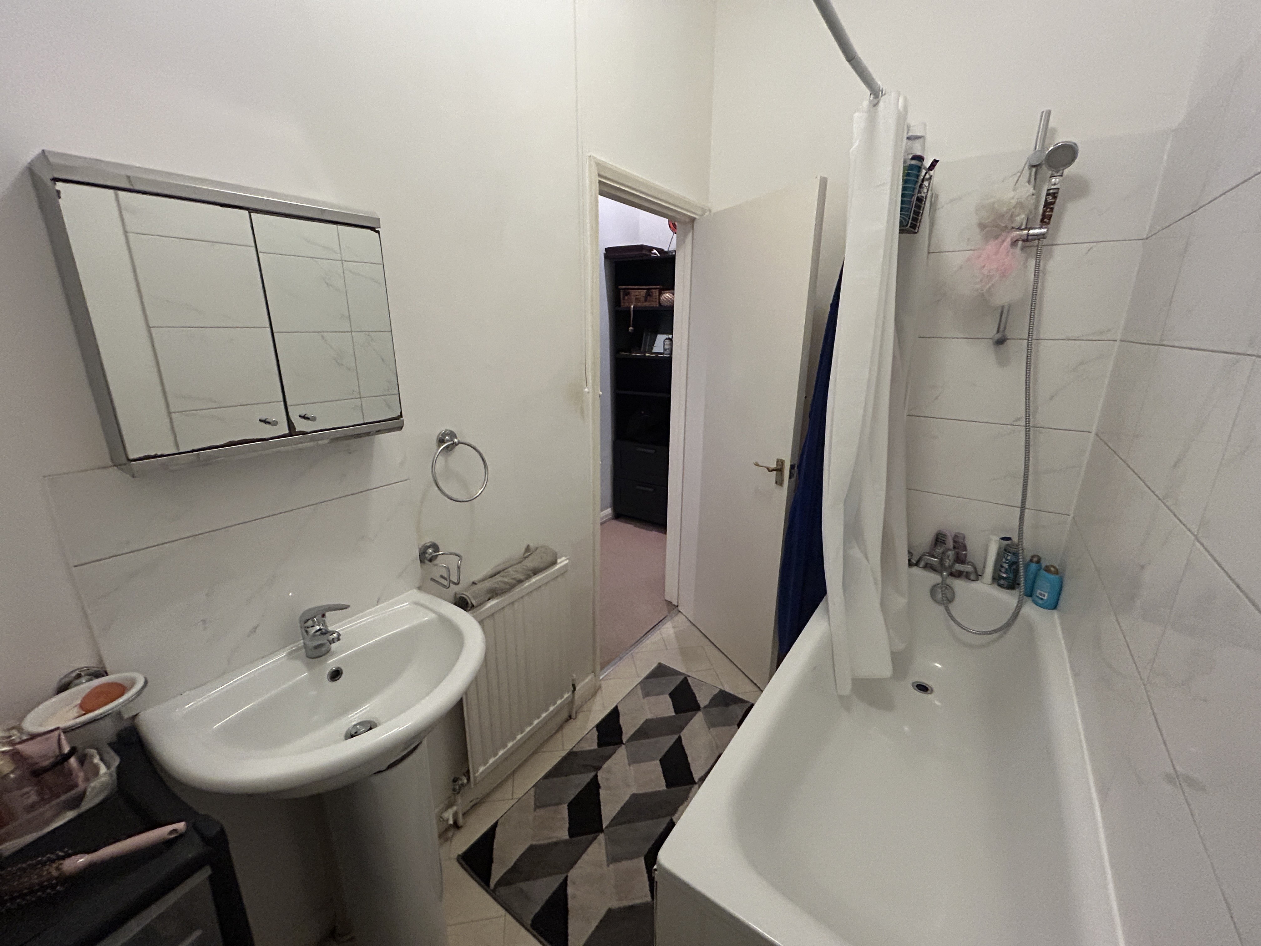 INVESTMENT - Leasehold Self Contained First Floor Flat