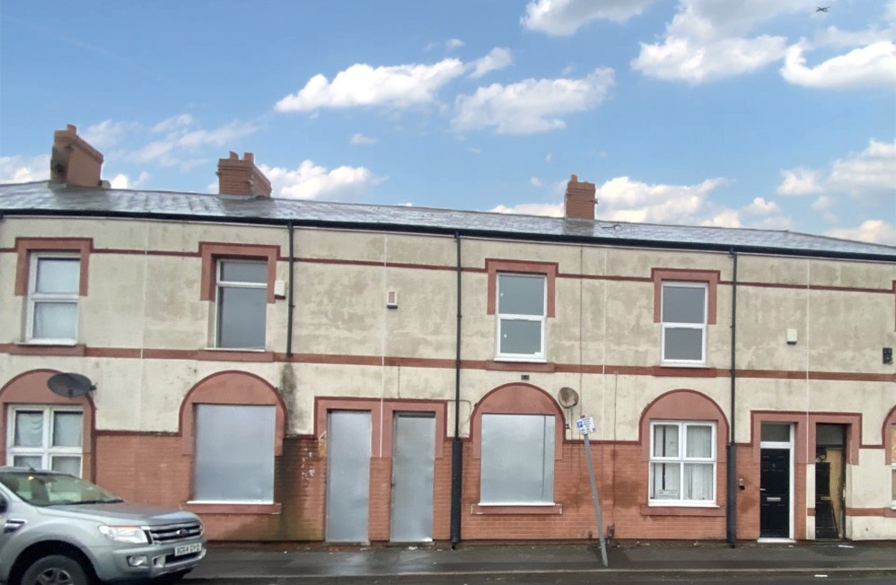 VACANT - Freehold Mid Terrace House