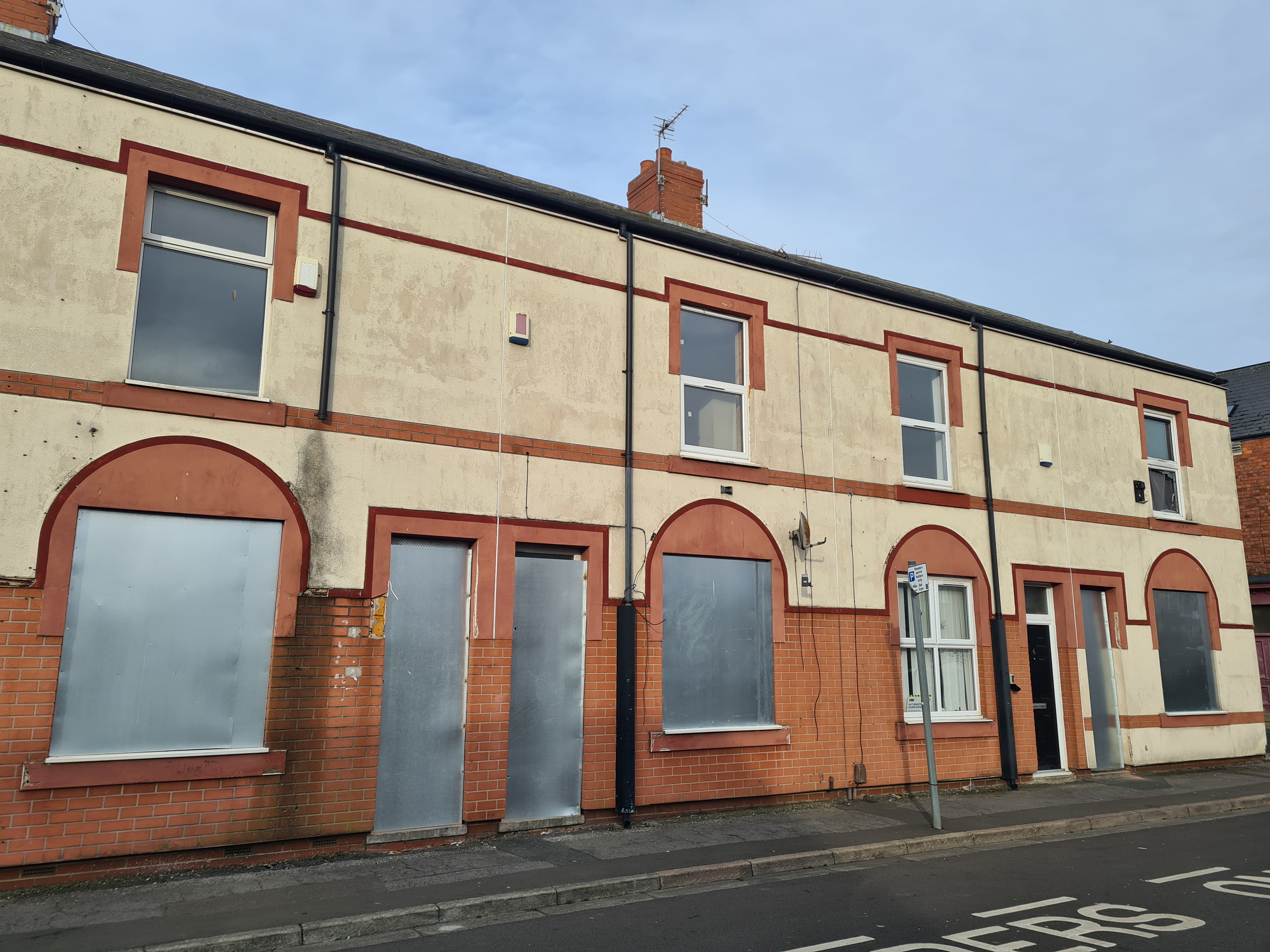 VACANT - Freehold Mid Terrace House