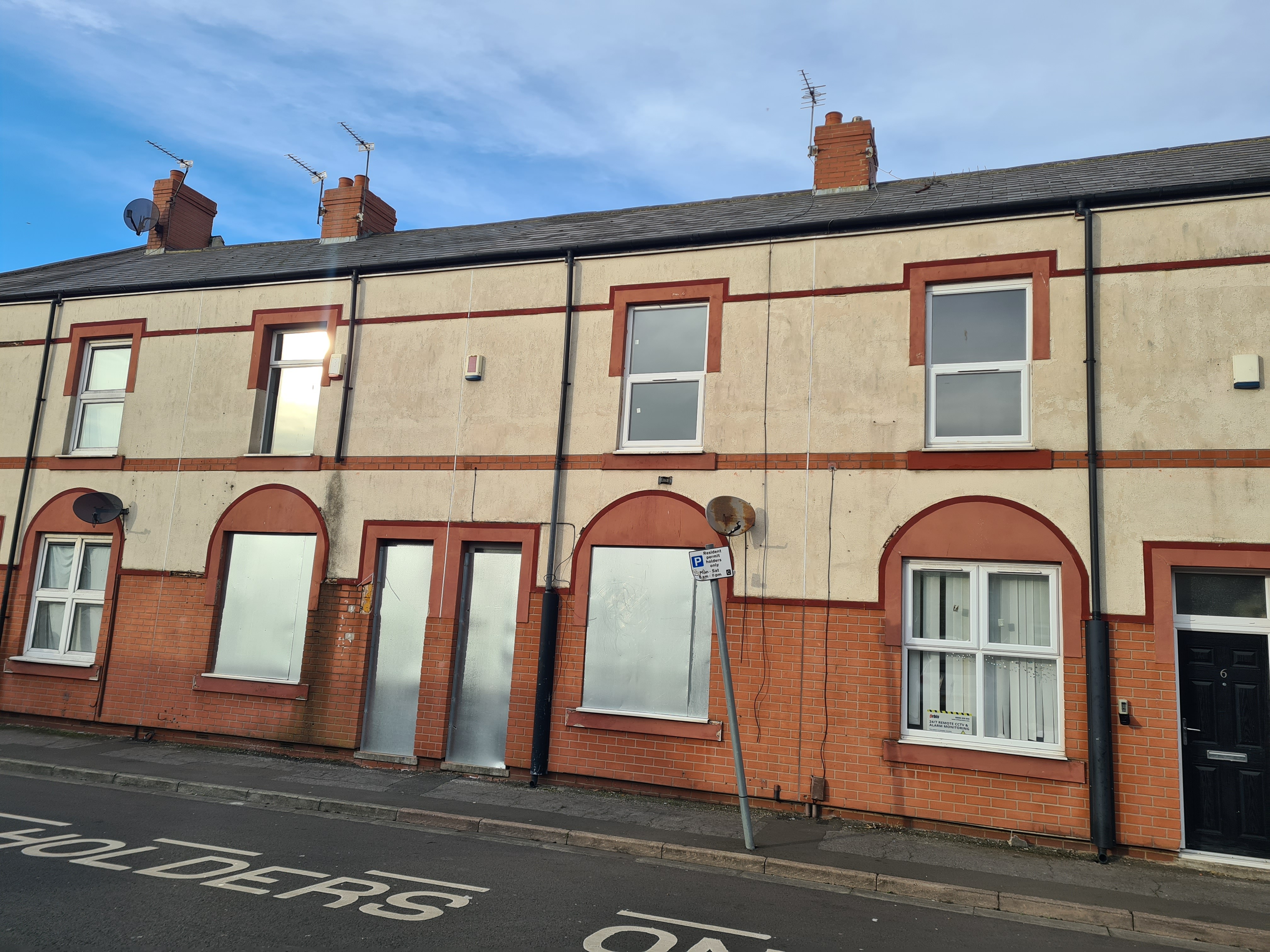 VACANT - Freehold Mid Terrace House