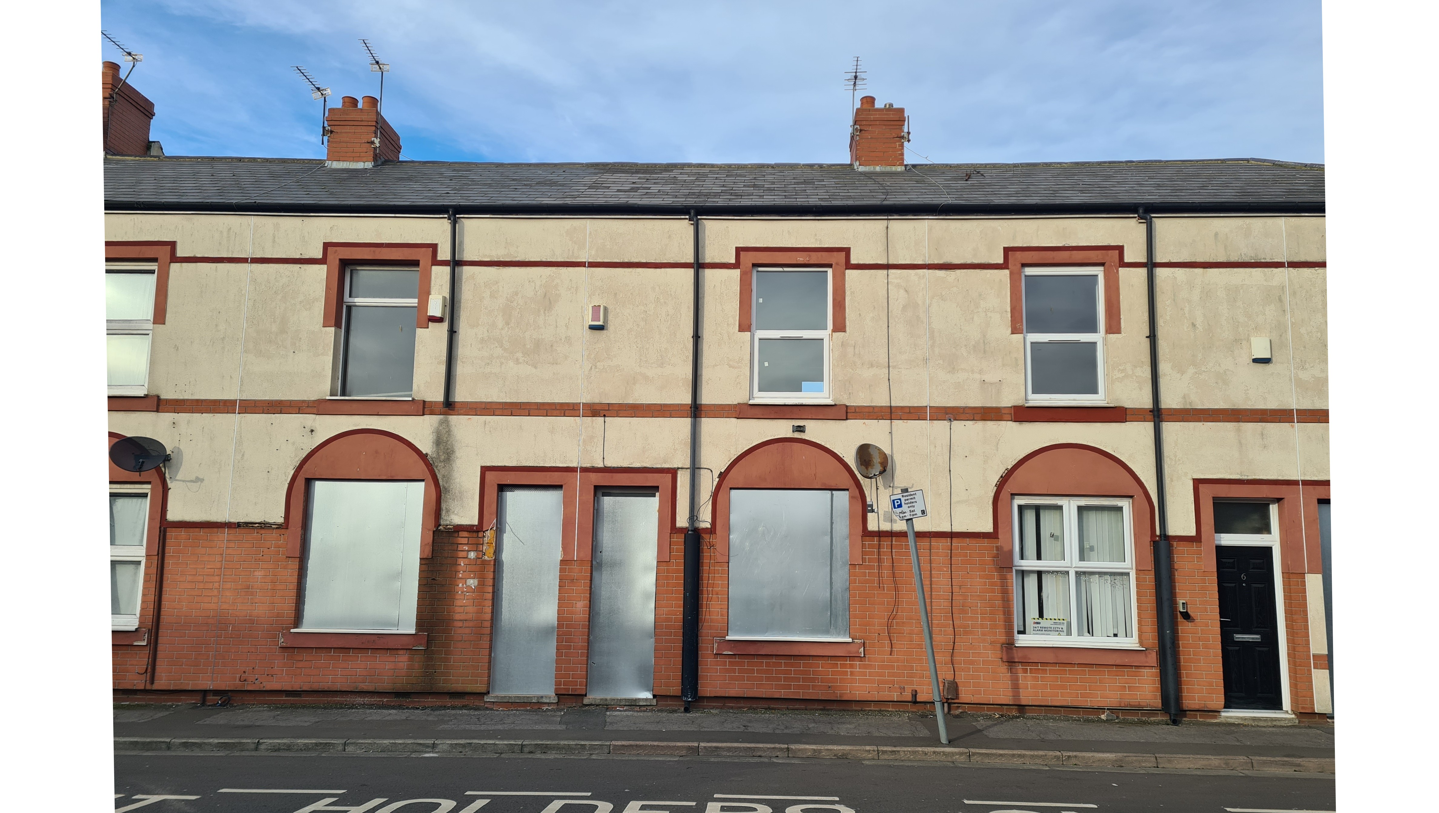 VACANT - Freehold Mid Terrace House