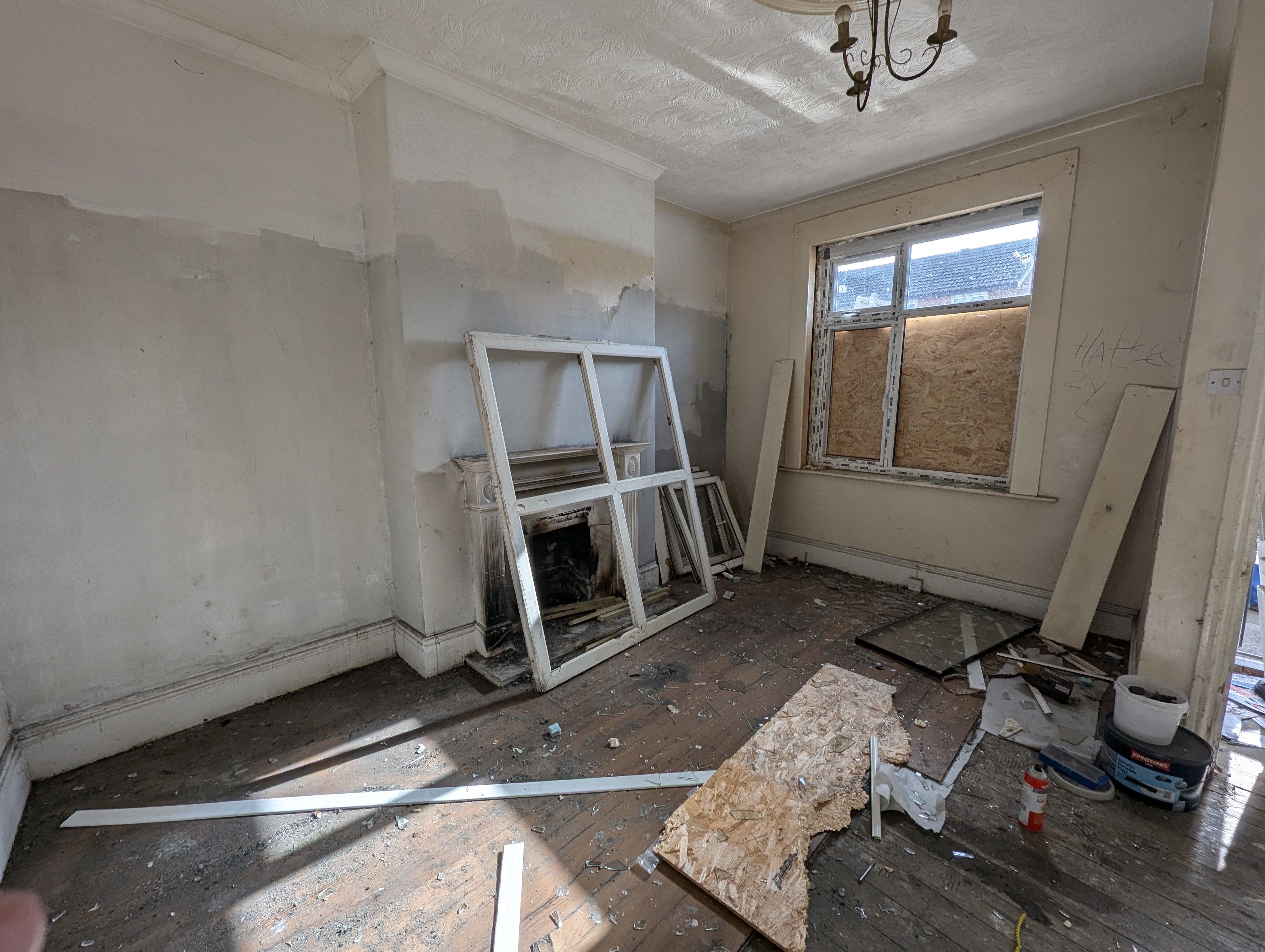 VACANT - Freehold Mid Terrace House