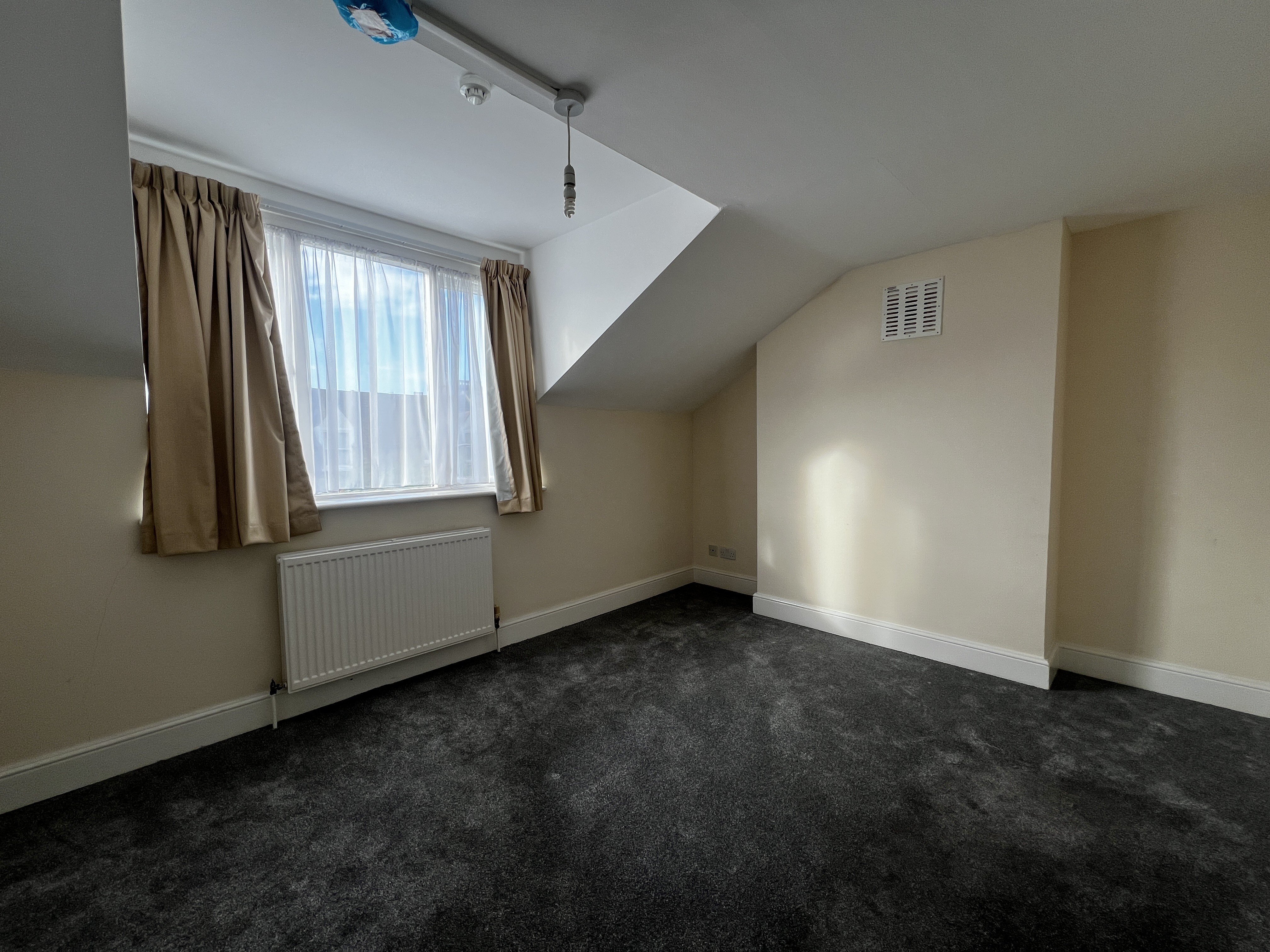 VACANT - Freehold Mid Terrace Building
