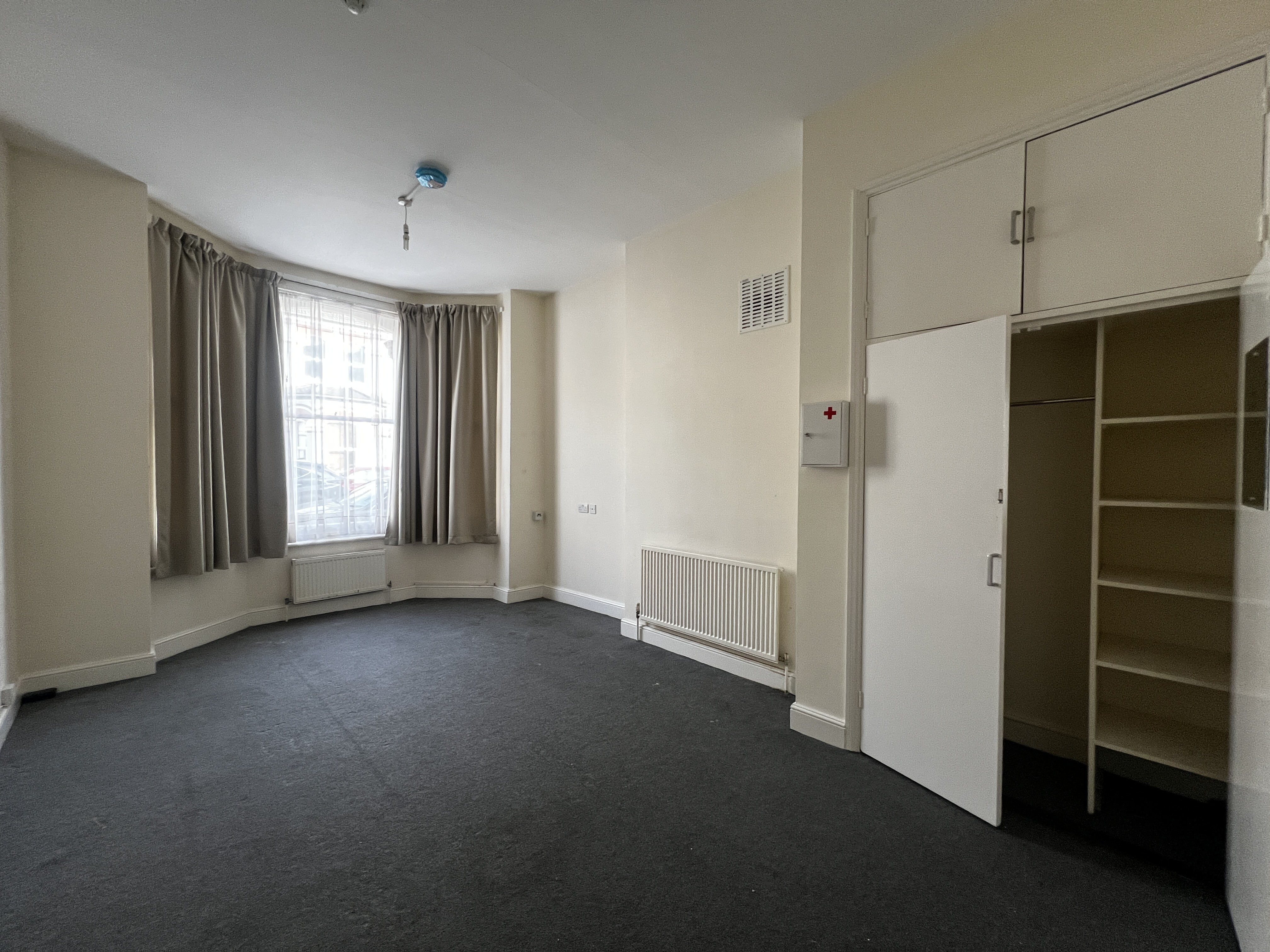 VACANT - Freehold Mid Terrace Building