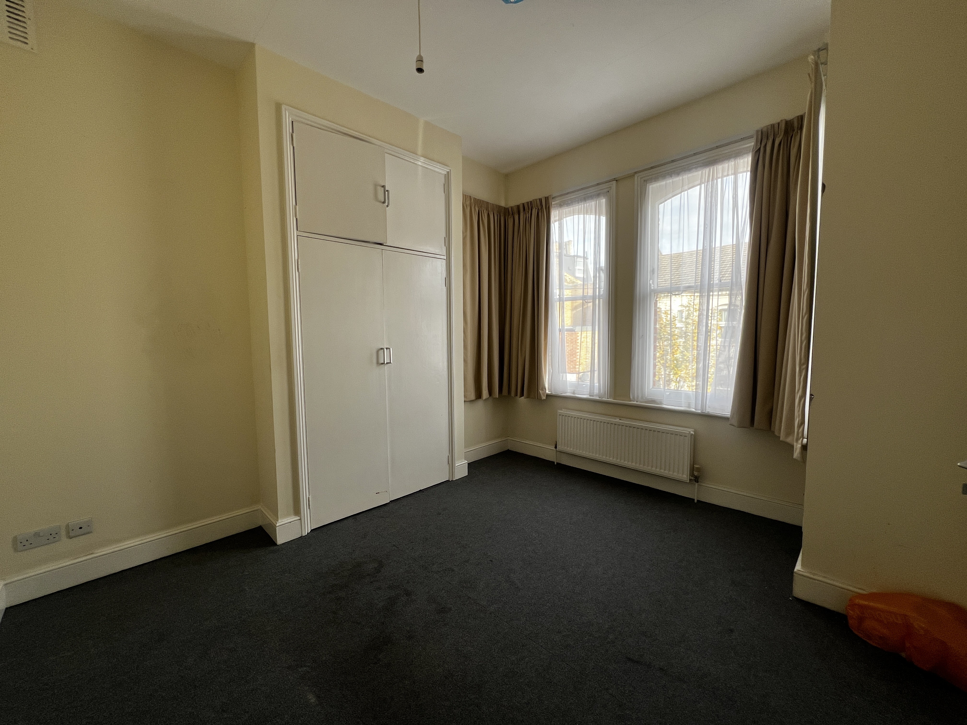VACANT - Freehold Mid Terrace Building