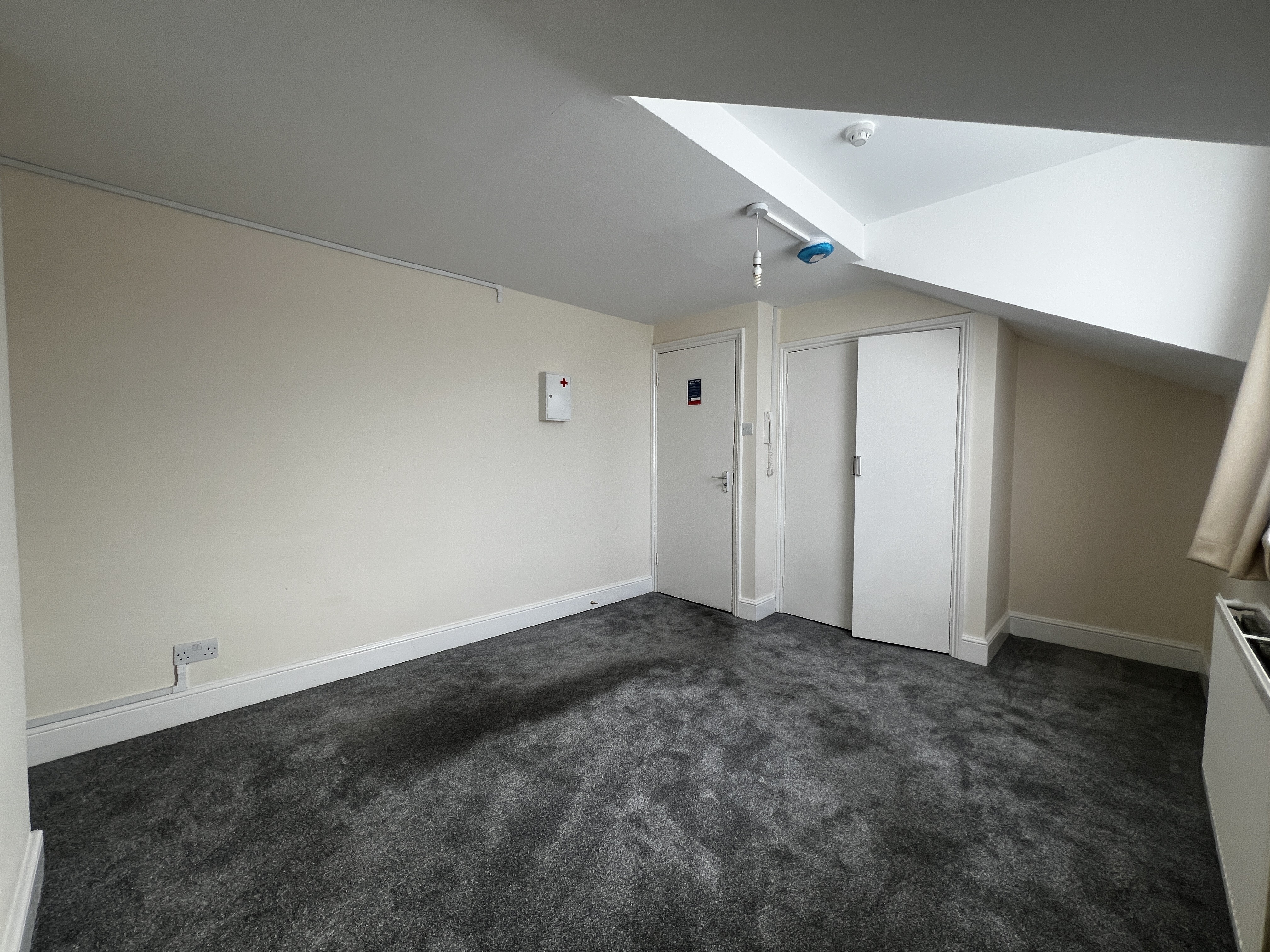 VACANT - Freehold Mid Terrace Building