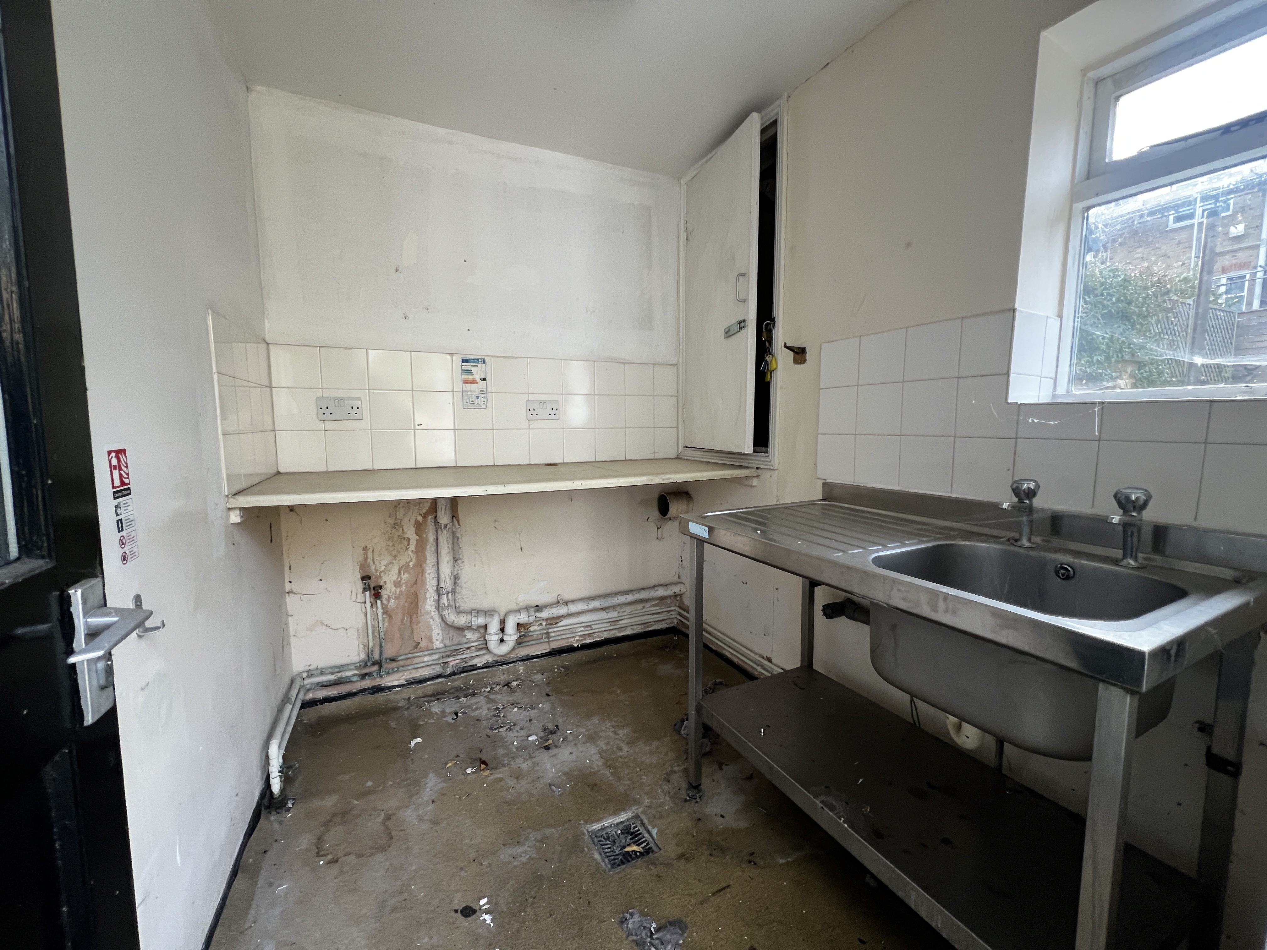 VACANT - Freehold Mid Terrace Building