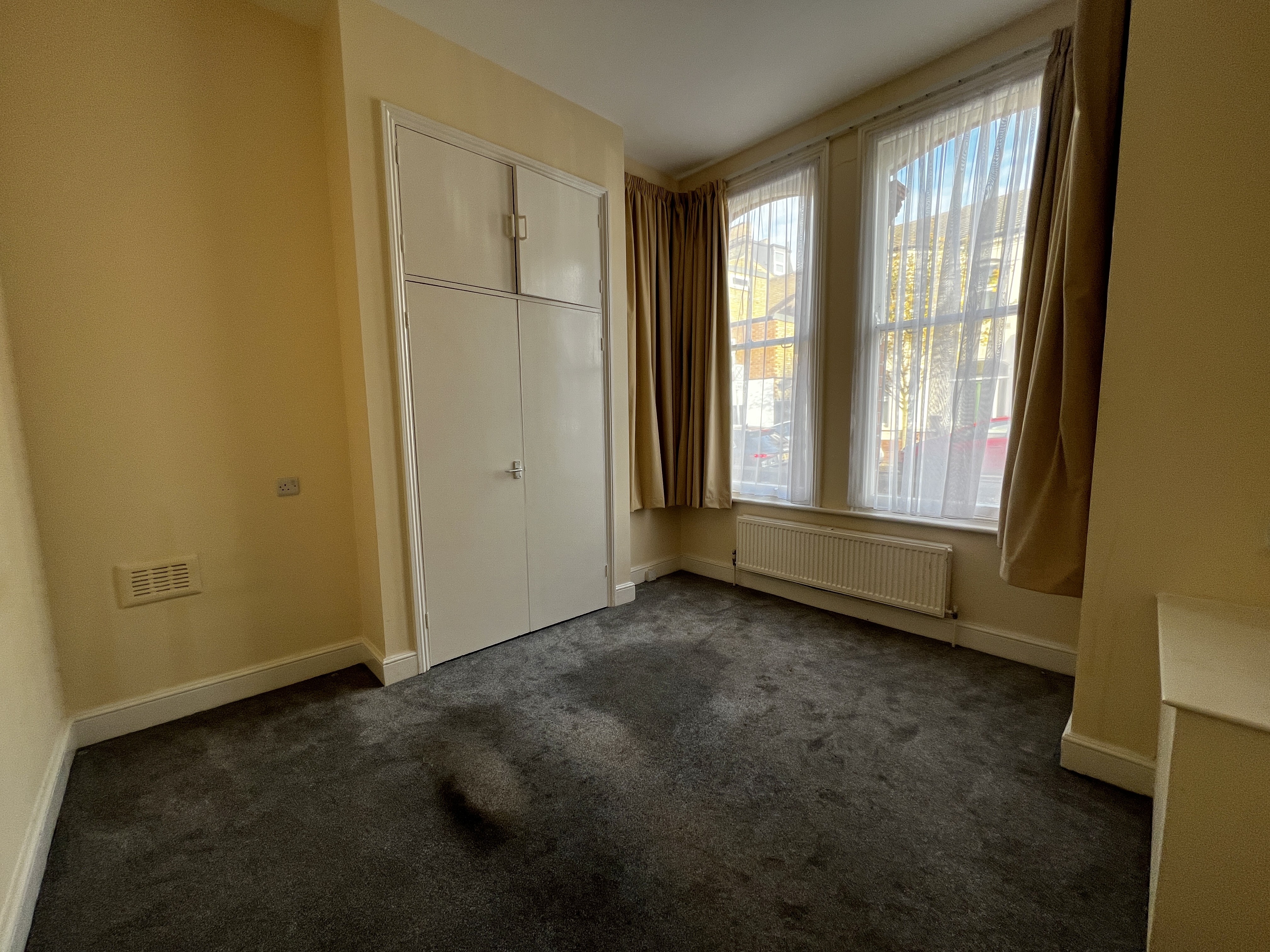 VACANT - Freehold Mid Terrace Building