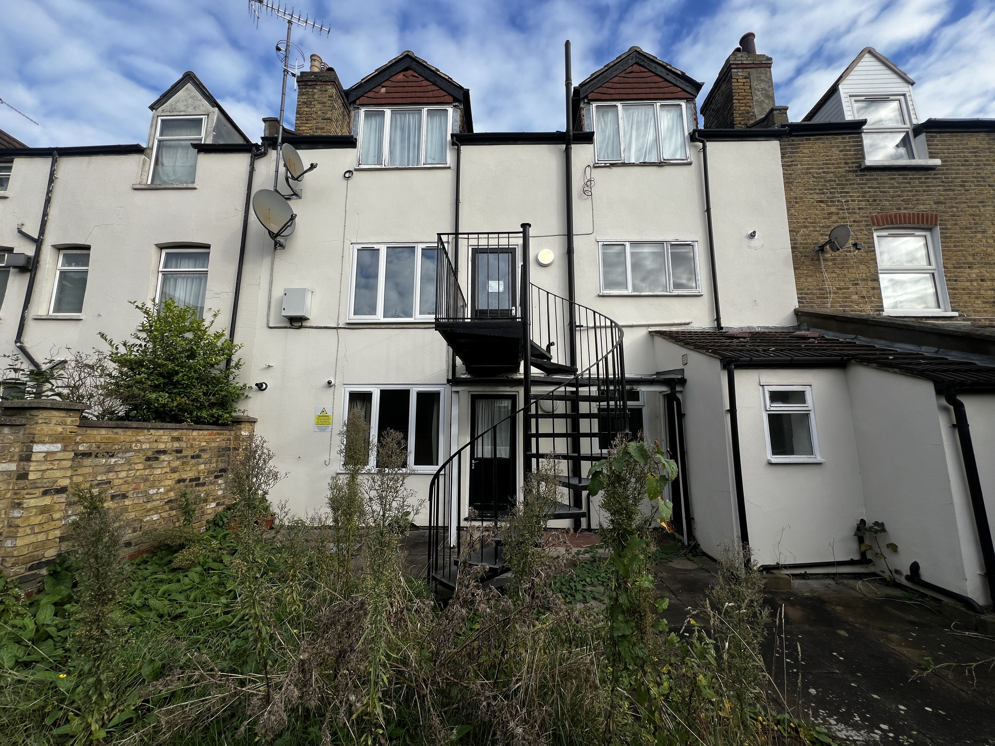 VACANT - Freehold Mid Terrace Building