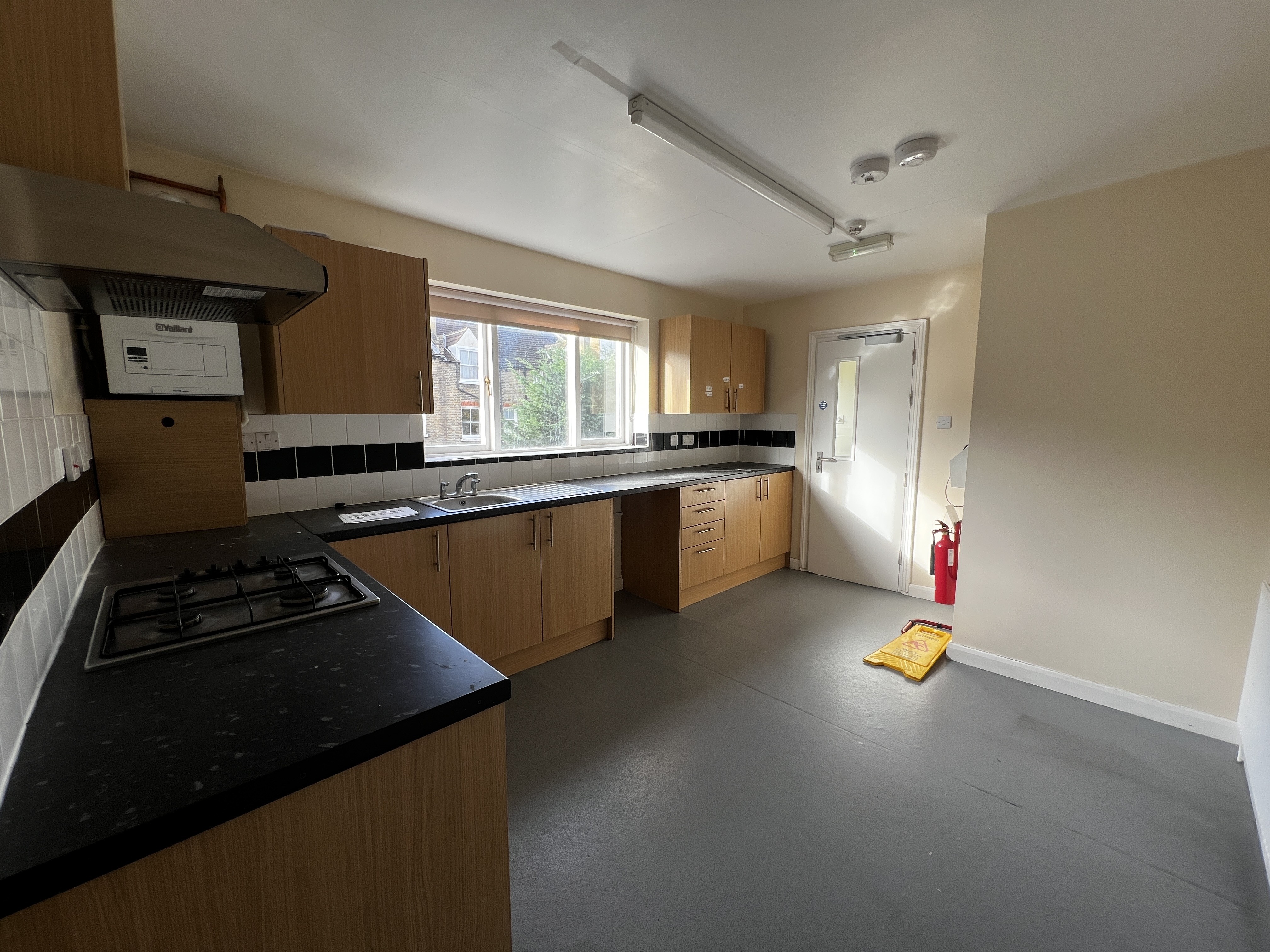 VACANT - Freehold Mid Terrace Building