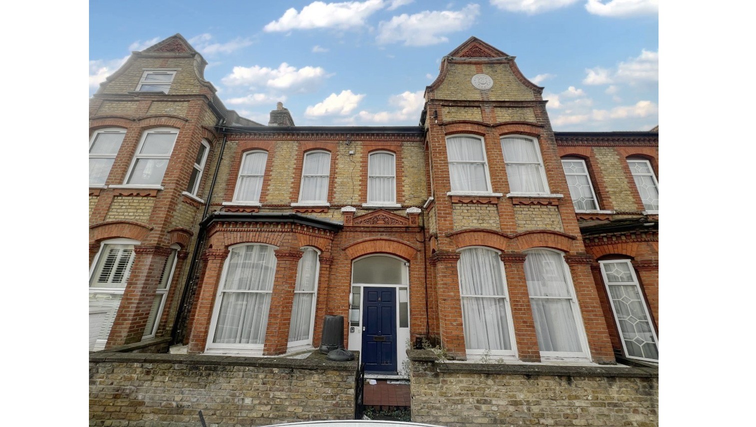 VACANT - Freehold Mid Terrace Building